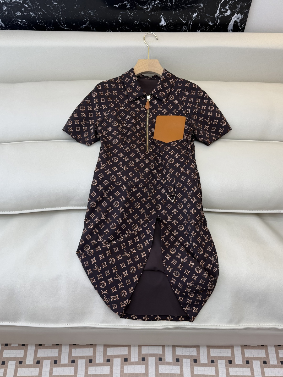 AW023#新款连衣裙P‼️L V 家 短袖修身 老花 logo 连衣裙 两色图 SML