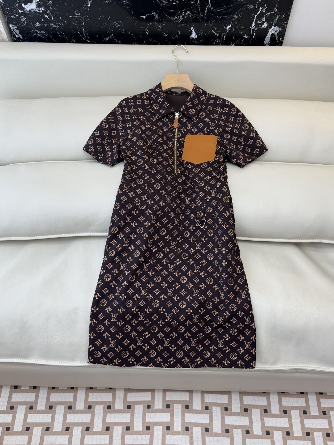 AW023#新款连衣裙P‼️L V 家 短袖修身 老花 logo 连衣裙 两色图 SML