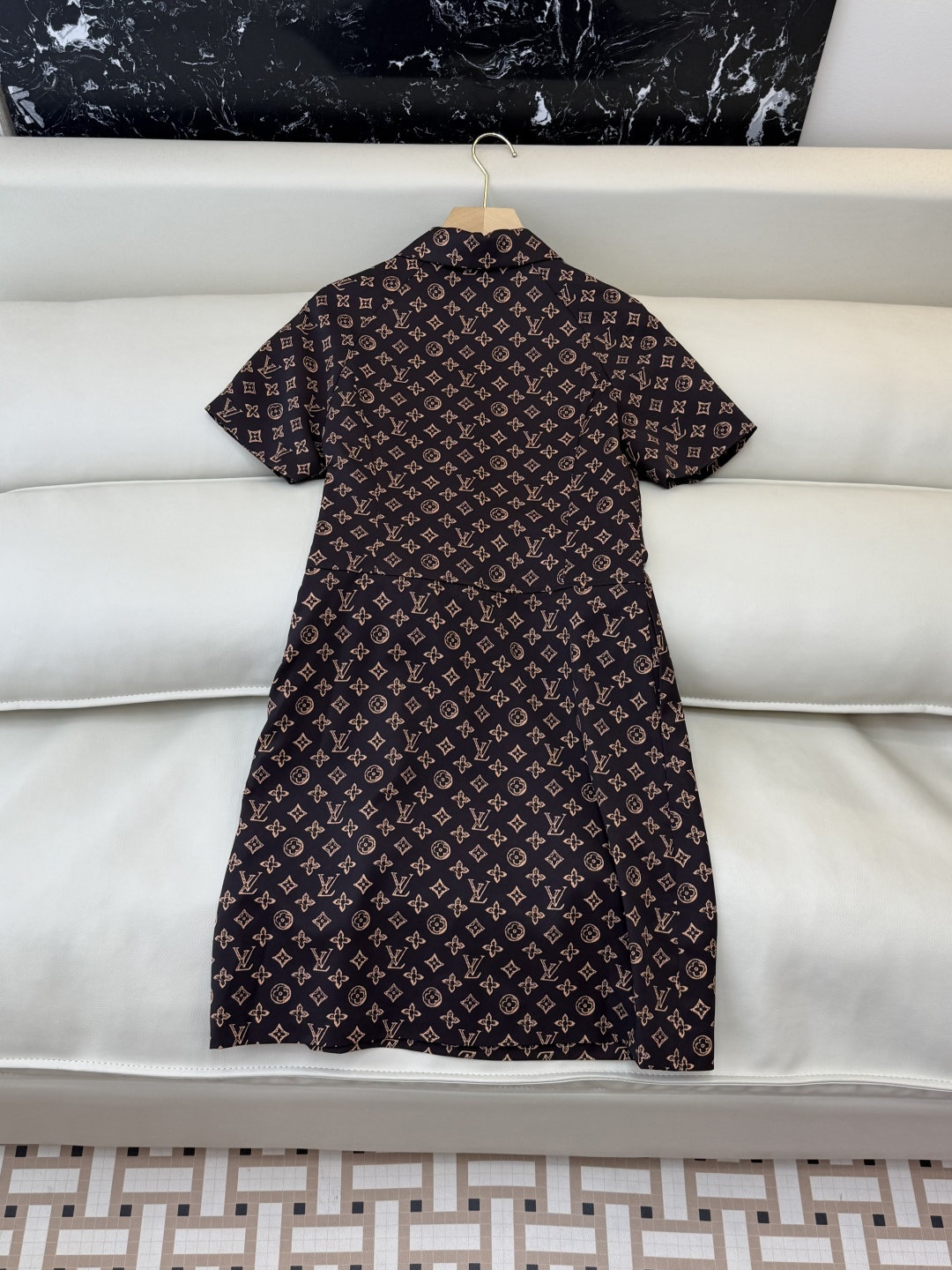 AW023#新款连衣裙P‼️L V 家 短袖修身 老花 logo 连衣裙 两色图 SML