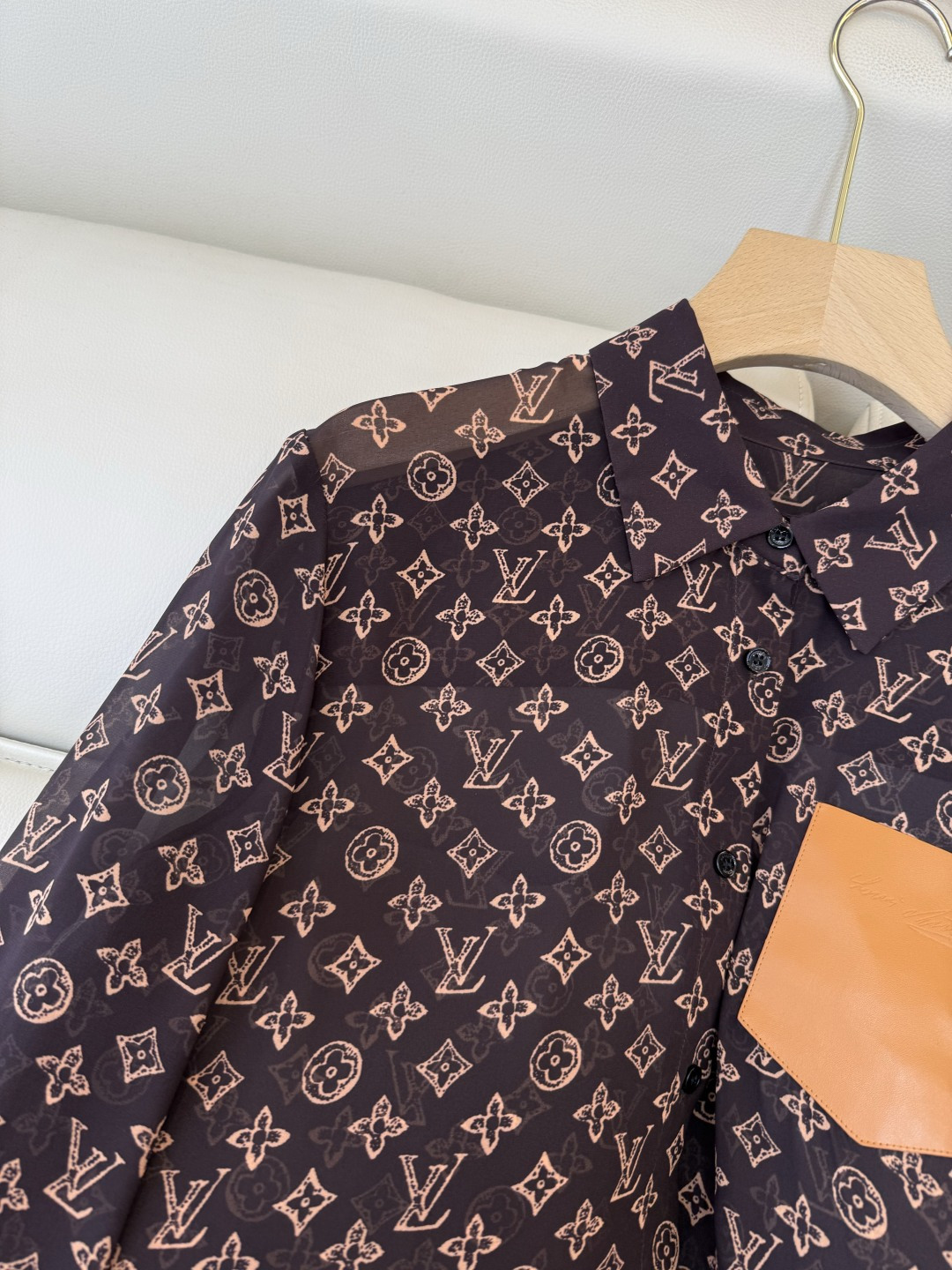 AW025#新款衬衫P‼️L V 家 修身 老花 logo 印花长袖衬衫 两色图 SML