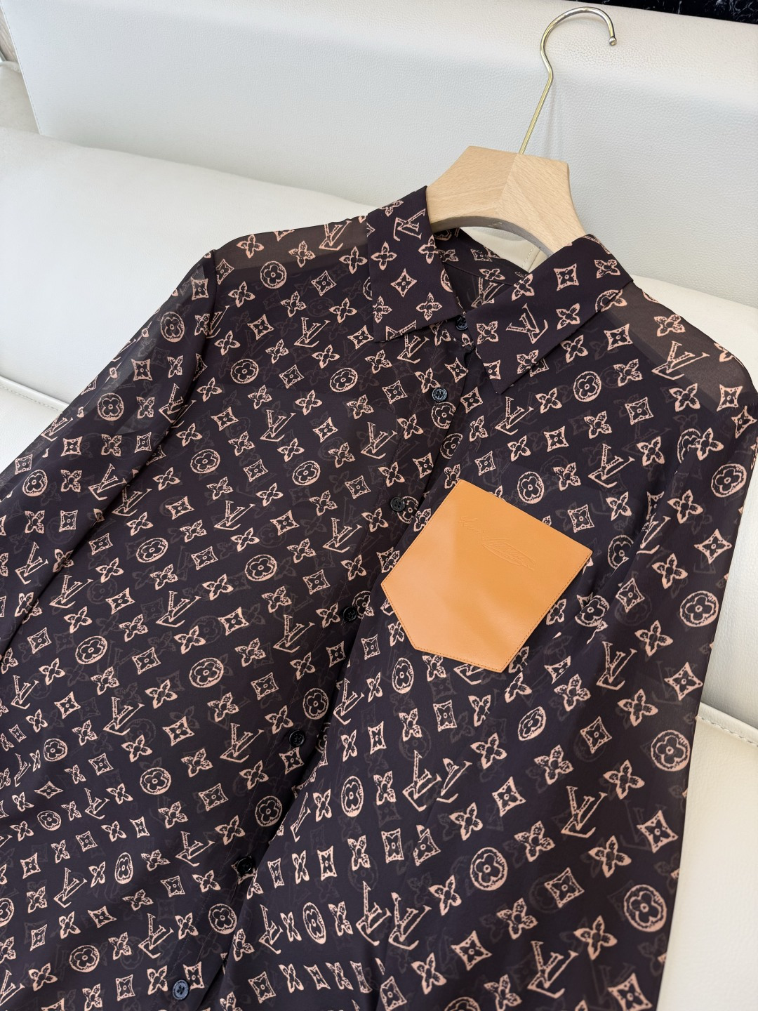 AW025#新款衬衫P‼️L V 家 修身 老花 logo 印花长袖衬衫 两色图 SML