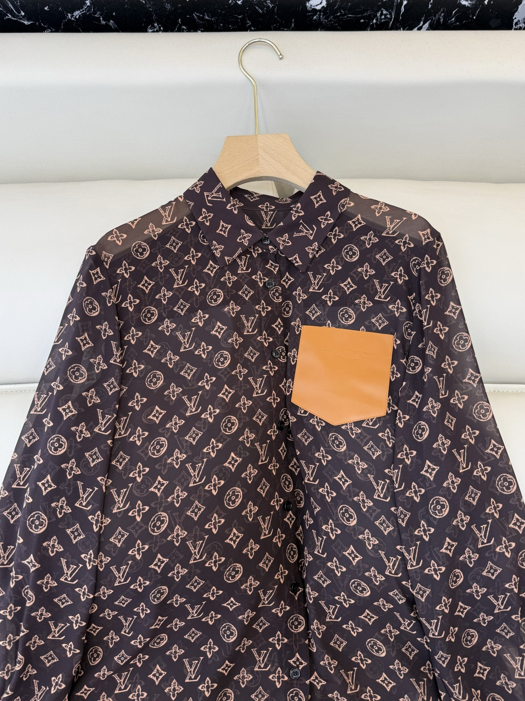 AW025#新款衬衫P‼️L V 家 修身 老花 logo 印花长袖衬衫 两色图 SML