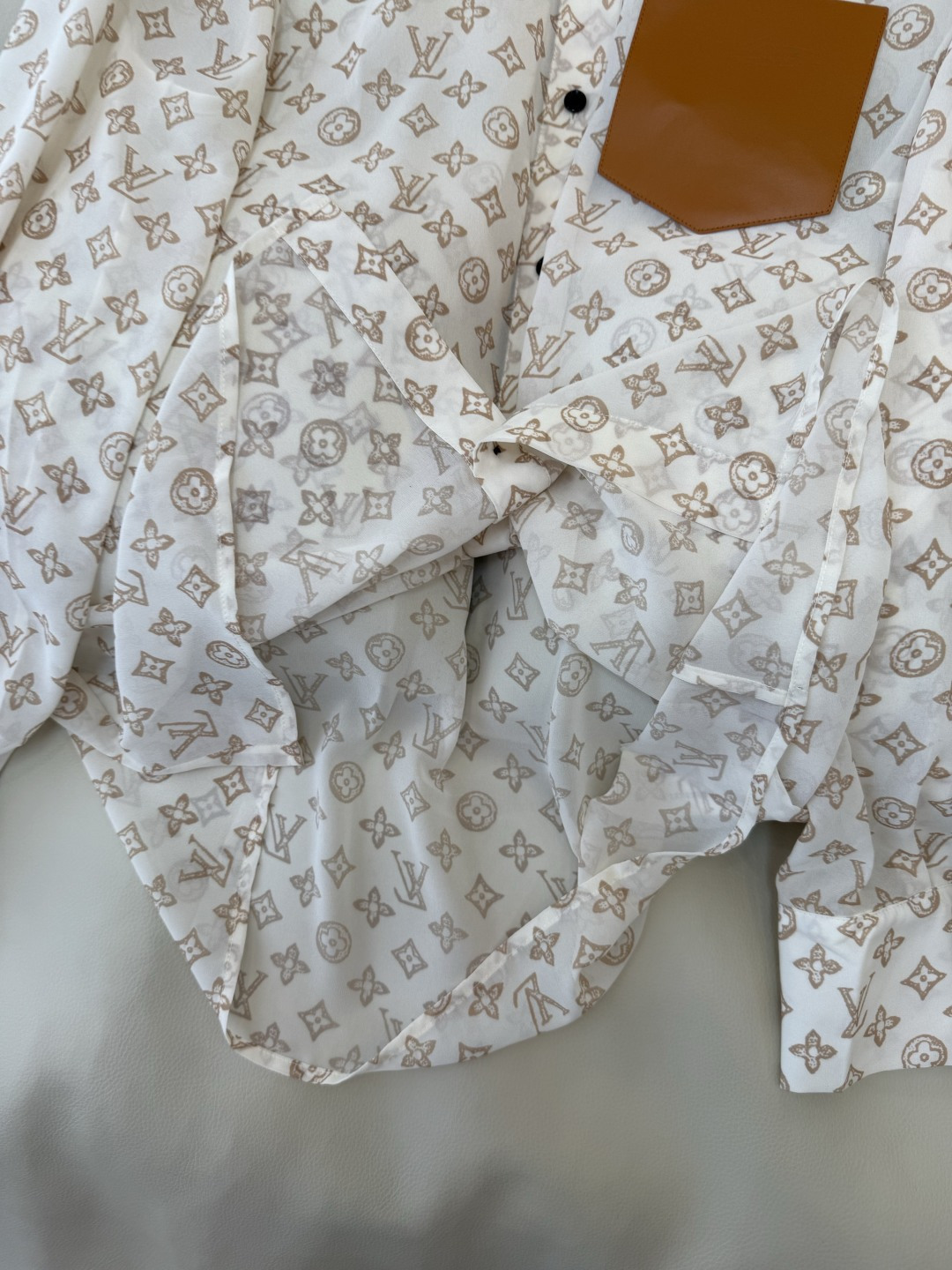 AW025#新款衬衫P‼️L V 家 修身 老花 logo 印花长袖衬衫 两色图 SML