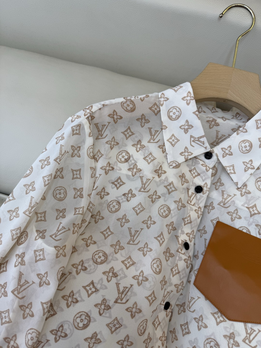 AW025#新款衬衫P‼️L V 家 修身 老花 logo 印花长袖衬衫 两色图 SML