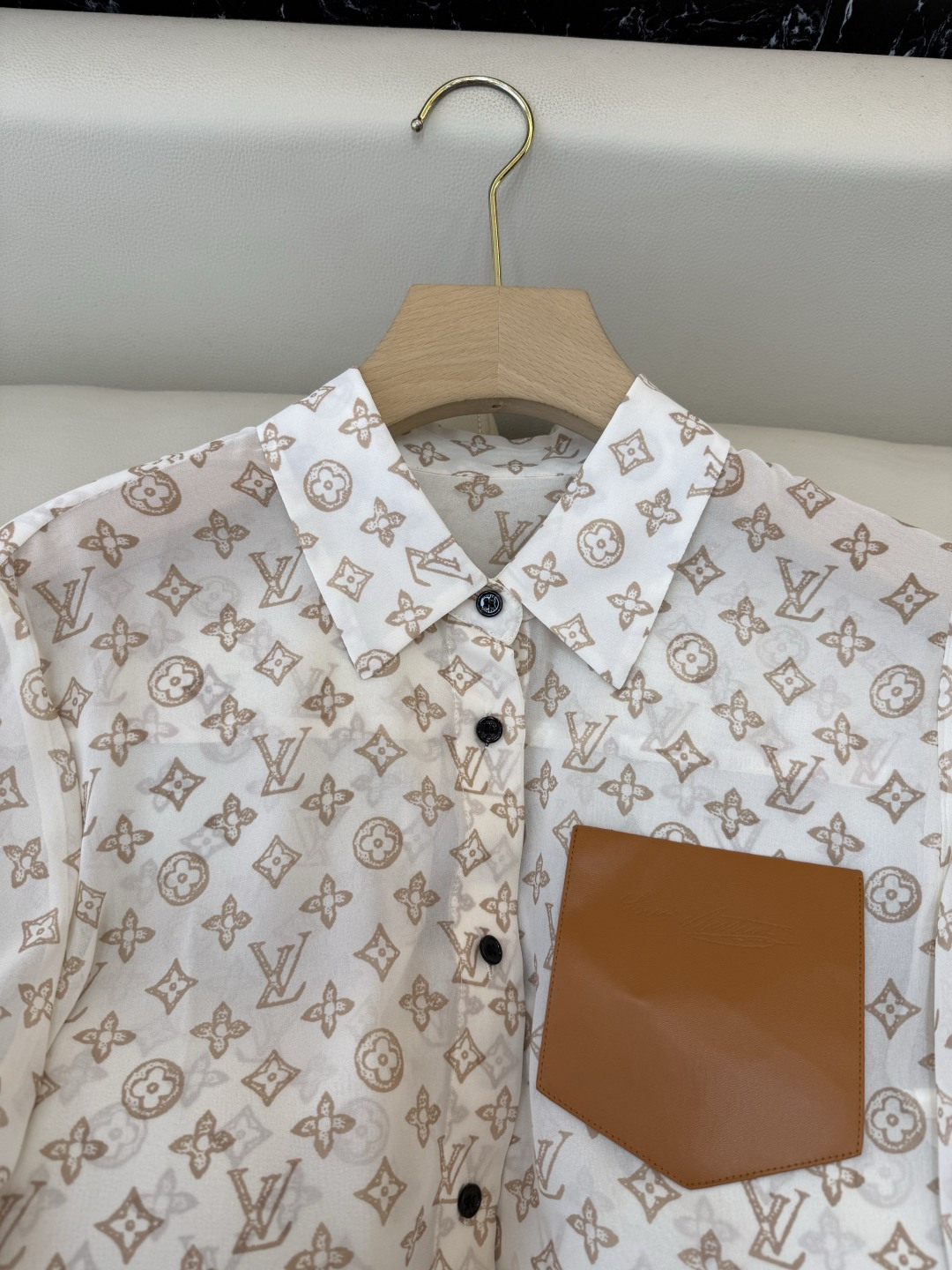 AW025#新款衬衫P‼️L V 家 修身 老花 logo 印花长袖衬衫 两色图 SML