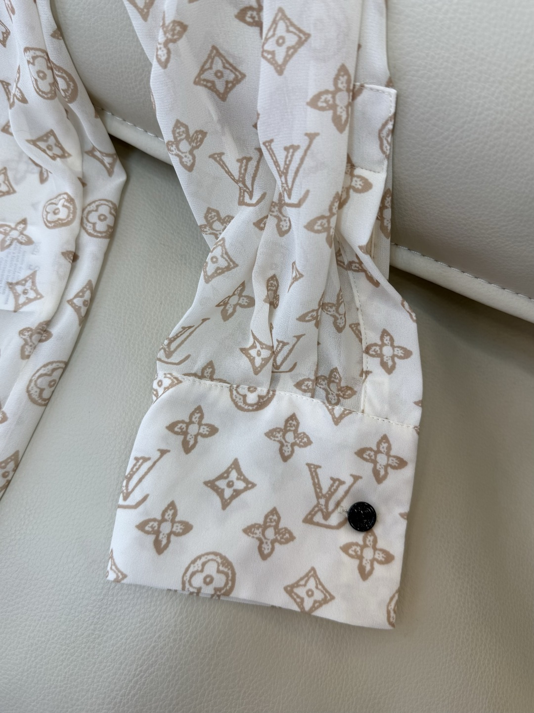 AW025#新款衬衫P‼️L V 家 修身 老花 logo 印花长袖衬衫 两色图 SML