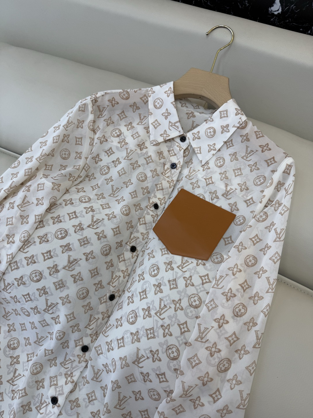 AW025#新款衬衫P‼️L V 家 修身 老花 logo 印花长袖衬衫 两色图 SML