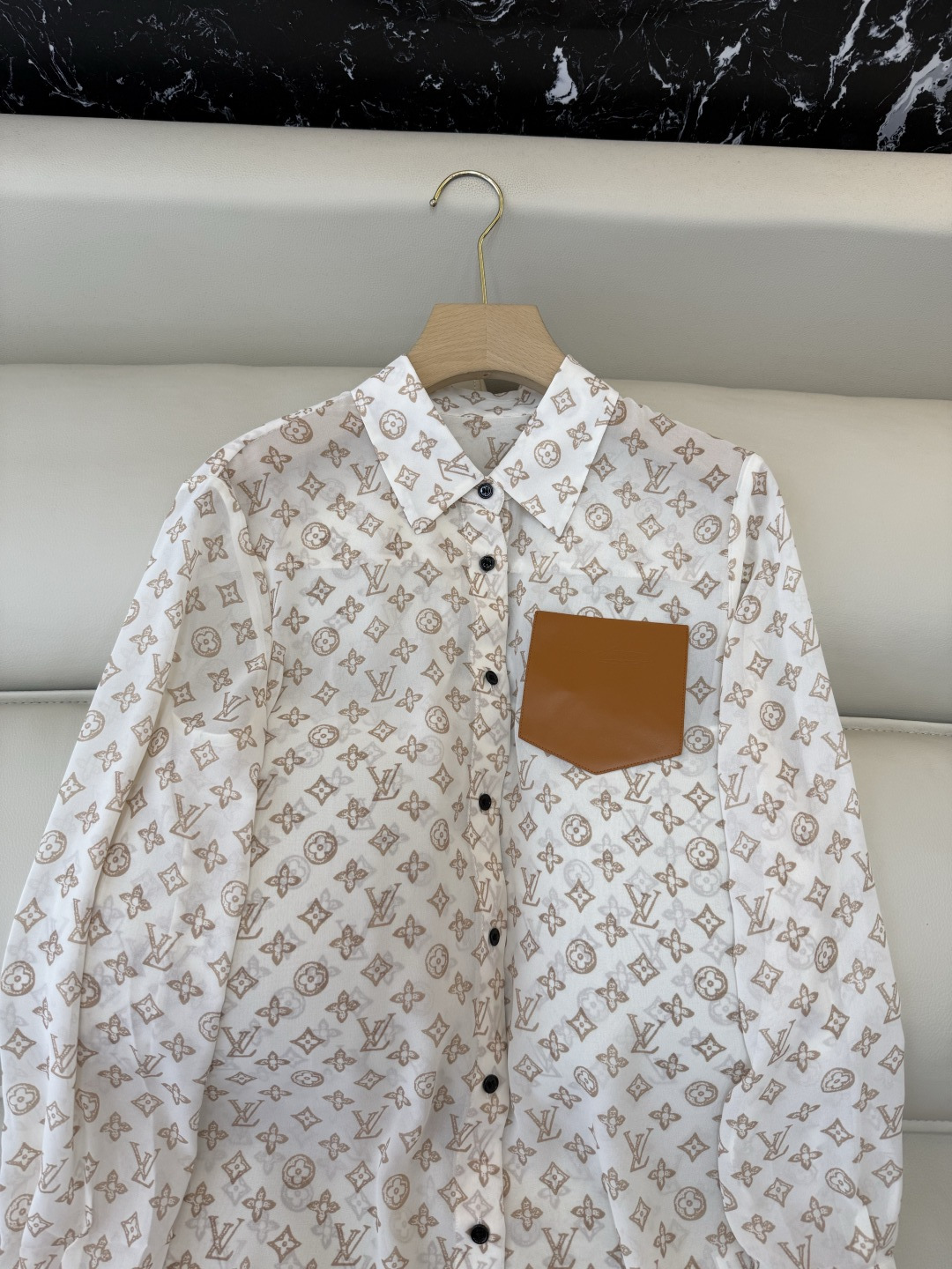 AW025#新款衬衫P‼️L V 家 修身 老花 logo 印花长袖衬衫 两色图 SML