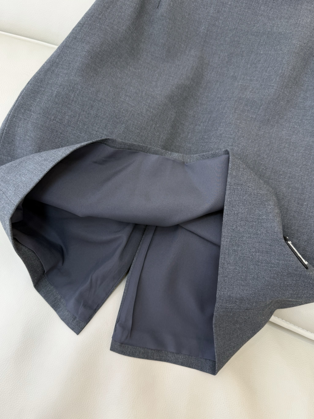 CY0103#新款半裙🌾PR 三角标 开叉设计显瘦 半裙 黑色 灰色 SML