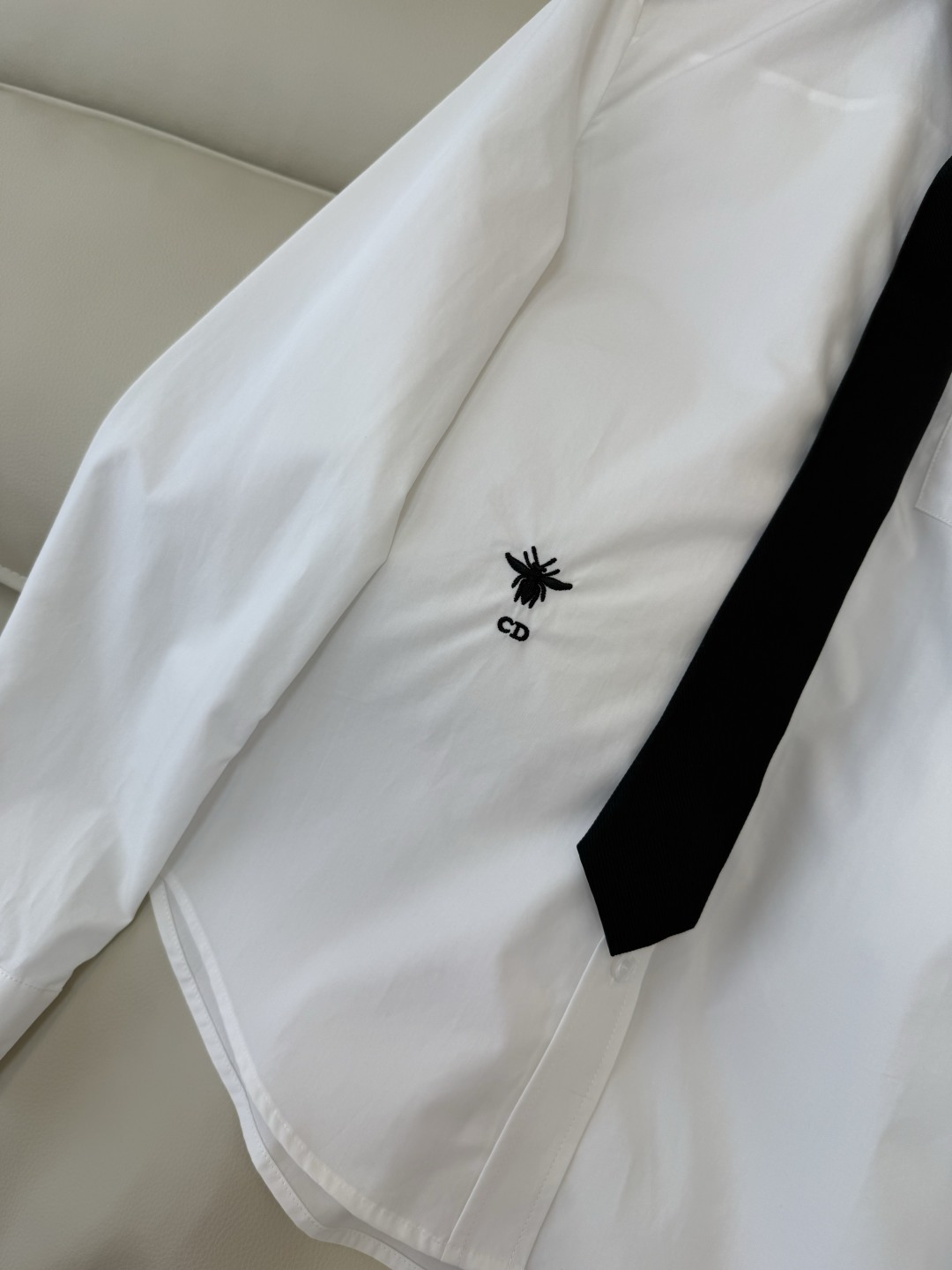 CY0110#新款衬衫🌾Dio*小蜜蜂 翻领修身长袖 衬衫 白色 SM L