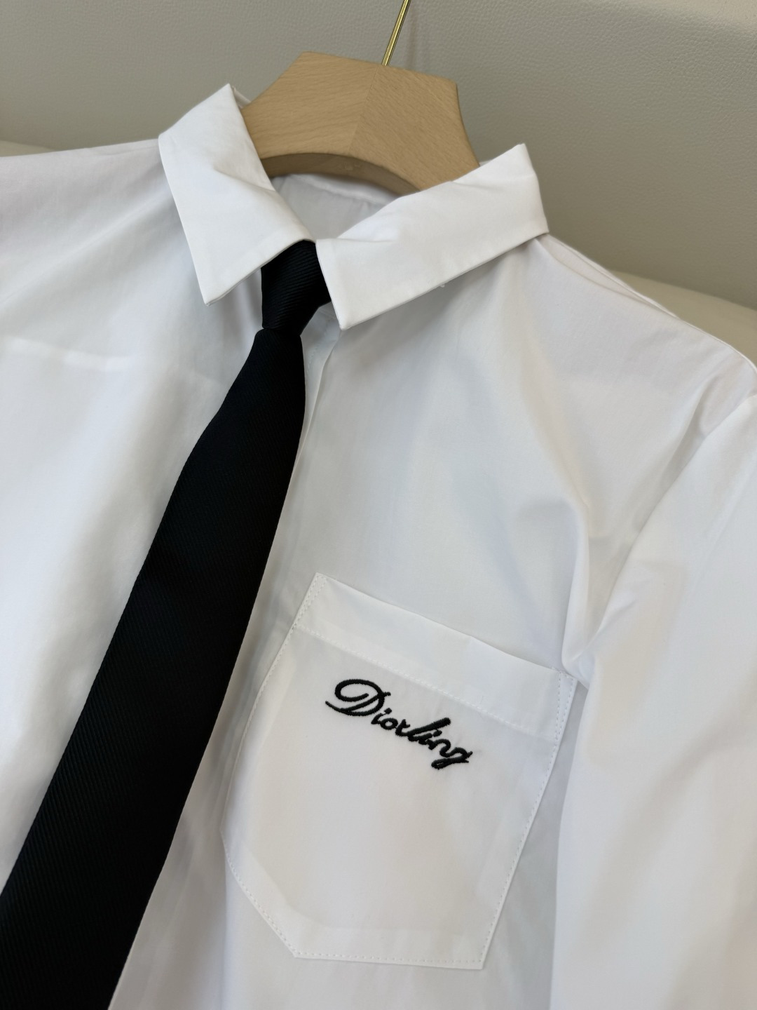 CY0110#新款衬衫🌾Dio*小蜜蜂 翻领修身长袖 衬衫 白色 SM L