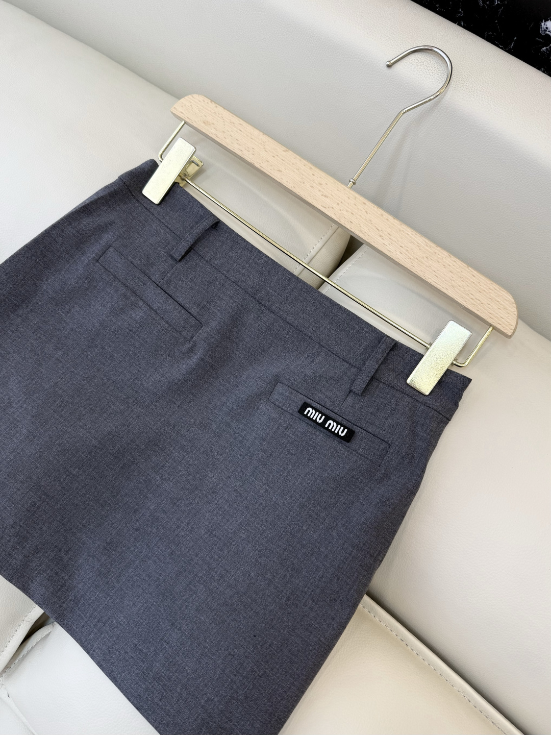 CY0105#新款半裙🌾miu 家 绣花logo 显瘦 半裙 黑色 米白色 灰色 SML