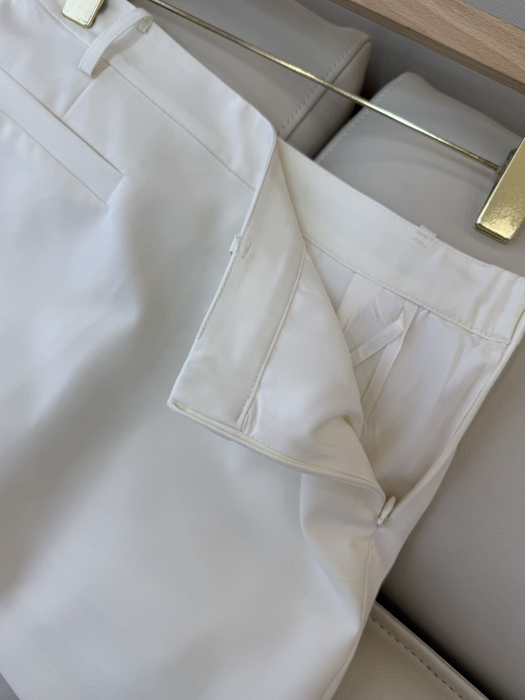 CY0105#新款半裙🌾miu 家 绣花logo 显瘦 半裙 黑色 米白色 灰色 SML