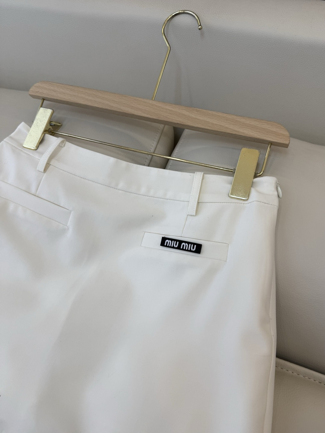 CY0105#新款半裙🌾miu 家 绣花logo 显瘦 半裙 黑色 米白色 灰色 SML