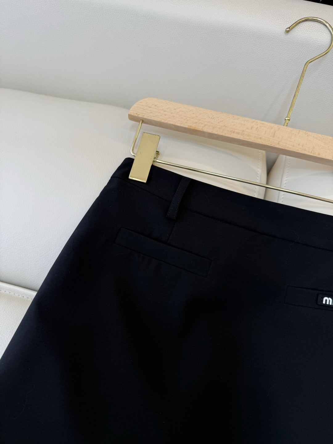 CY0105#新款半裙🌾miu 家 绣花logo 显瘦 半裙 黑色 米白色 灰色 SML