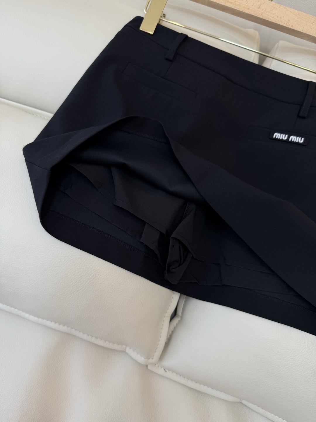 CY0105#新款半裙🌾miu 家 绣花logo 显瘦 半裙 黑色 米白色 灰色 SML