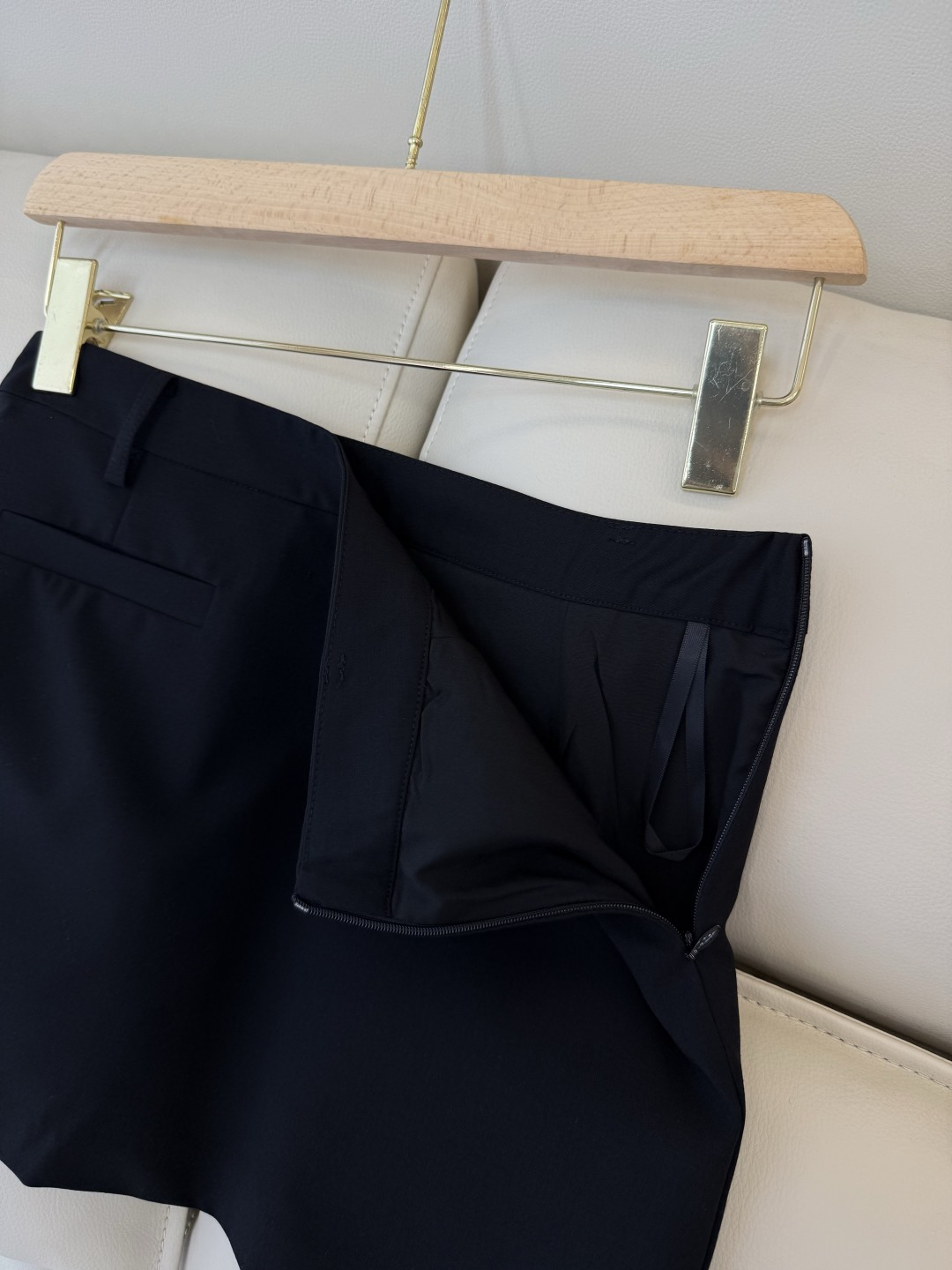 CY0105#新款半裙🌾miu 家 绣花logo 显瘦 半裙 黑色 米白色 灰色 SML