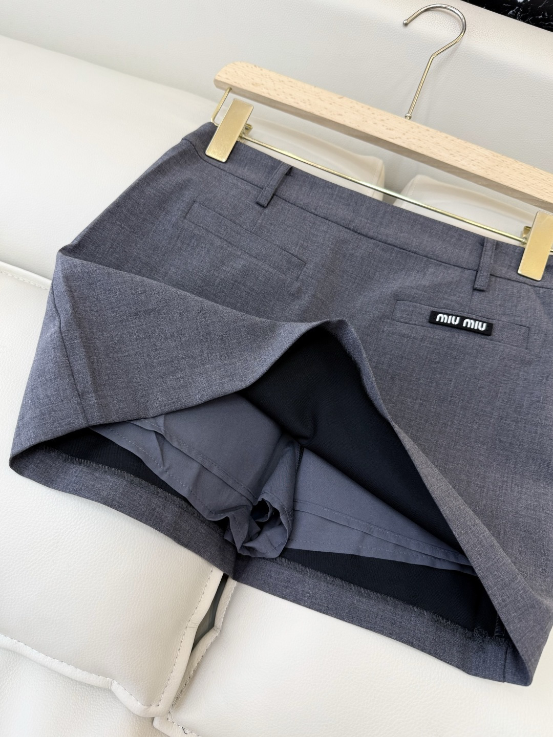 CY0105#新款半裙🌾miu 家 绣花logo 显瘦 半裙 黑色 米白色 灰色 SML
