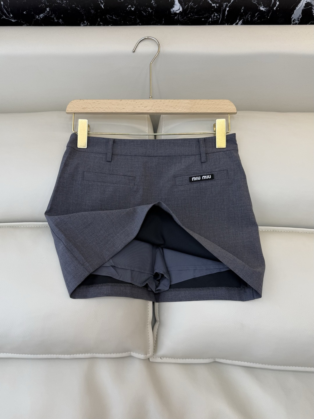 CY0105#新款半裙🌾miu 家 绣花logo 显瘦 半裙 黑色 米白色 灰色 SML