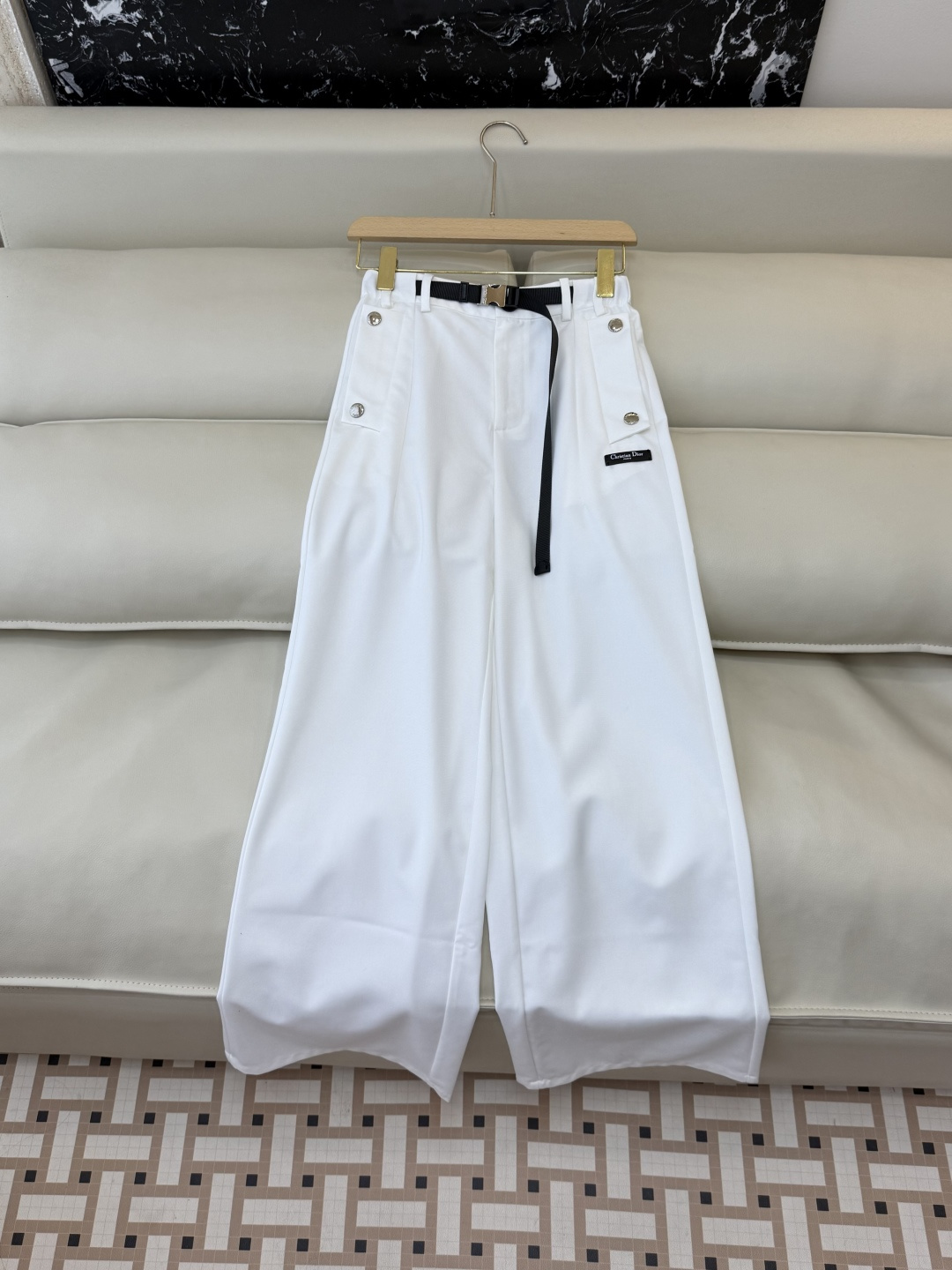 NO:781106,CX0187# New trousers factory special version of the highest version on the market. The girl will inspect the goods, trim the three marks on the threads, and ship the goods. You can send pictures and take videos. If you want quality and service, please add me on WeChat. We will not accept urgent orders. P Dior belt overalls trousers black white SML, Dior-clothing, dior, dior,19860909CX0187#新款裤子工厂特市面最高版本小妹验货、修剪线头上三标、发货可发图及拍视频,要品质要服务的加我微信,不接急单.P Dior 配腰带 工装裤 长裤 黑色 白色 SML,迪奥-服装,dior,dior,,Women's clothing