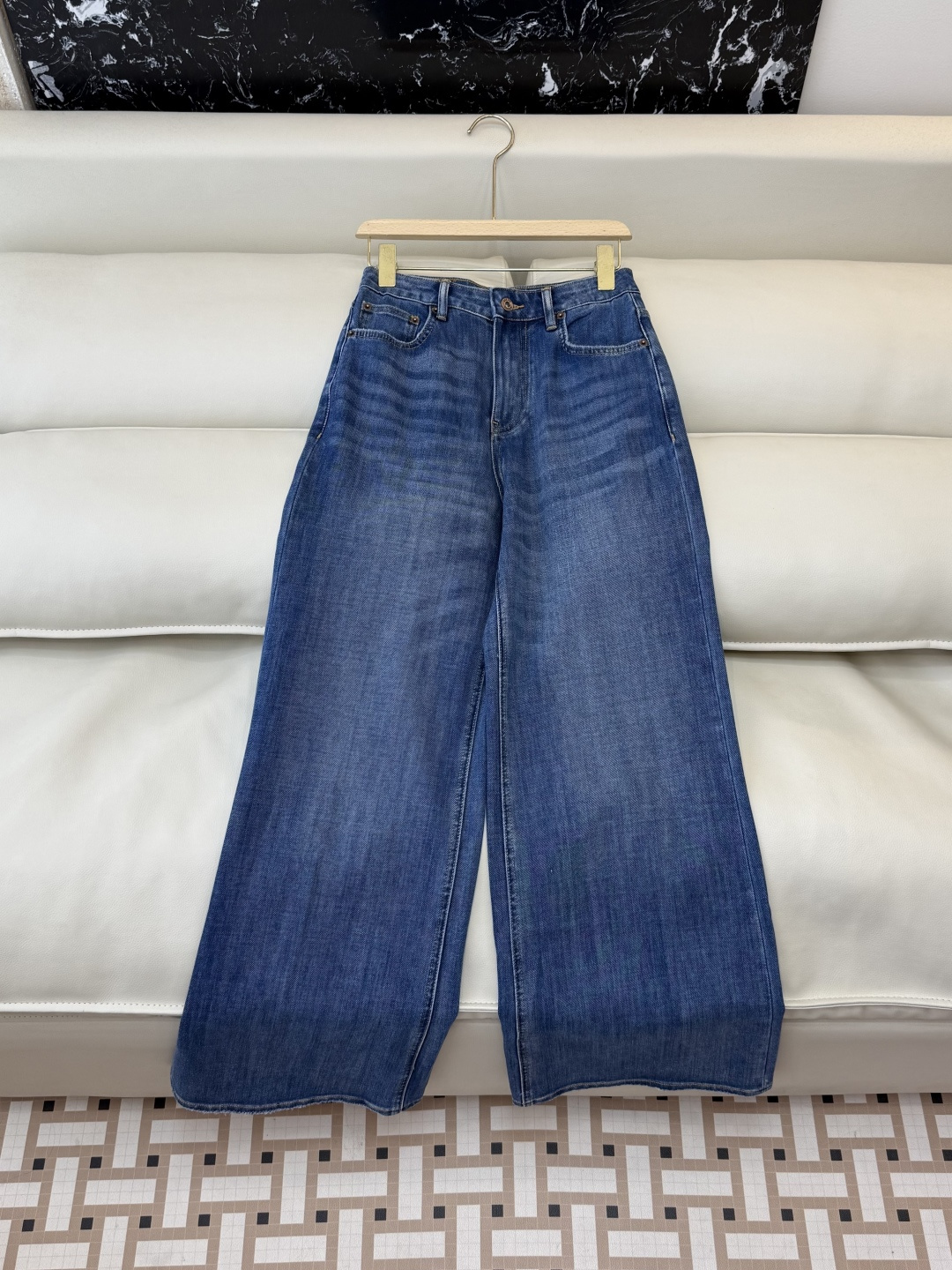 NO:781128,CX0183# New jeans factory special version of the highest version on the market. The girl will inspect the goods, trim the three marks on the threads, and ship the goods. You can send pictures and take videos. If you want quality and service, please add me on WeChat. We will not accept urgent orders. P Loe* Denim Cotton Slim Jeans 26-30 Sizes, Loewe-Clothing, loewe, loewe, jeans,19860909CX0183#新款牛仔裤工厂特市面最高版本小妹验货、修剪线头上三标、发货可发图及拍视频,要品质要服务的加我微信,不接急单.P Loe* 牛仔棉显瘦牛仔裤 26-30码,罗意威-服装,loewe,loewe,jeans,,Women's clothing