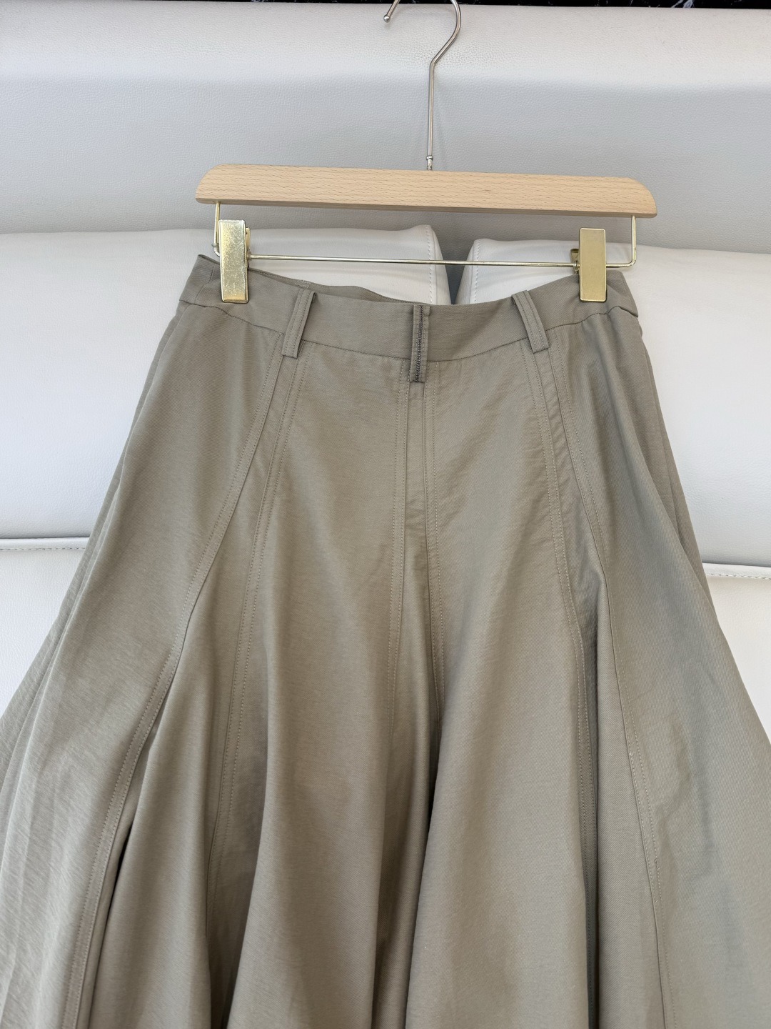 LZ26035#新款半裙🌾BC 顶级版 超级显瘦长半裙 卡其色 白色 SML