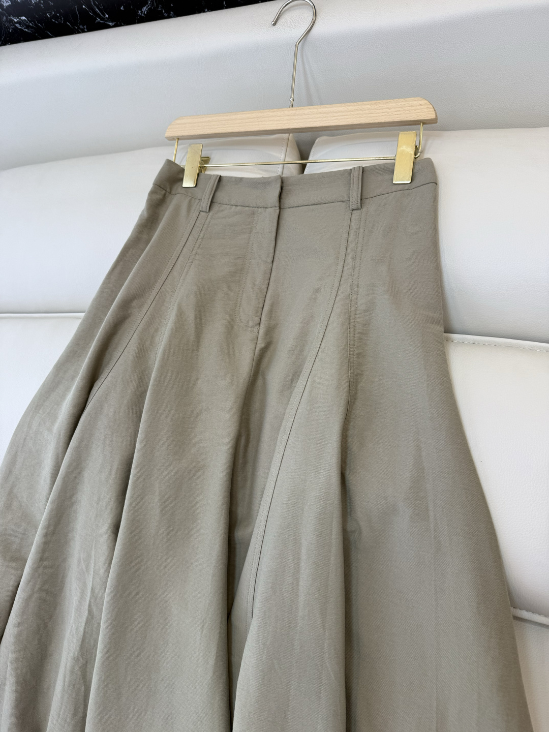 LZ26035#新款半裙🌾BC 顶级版 超级显瘦长半裙 卡其色 白色 SML