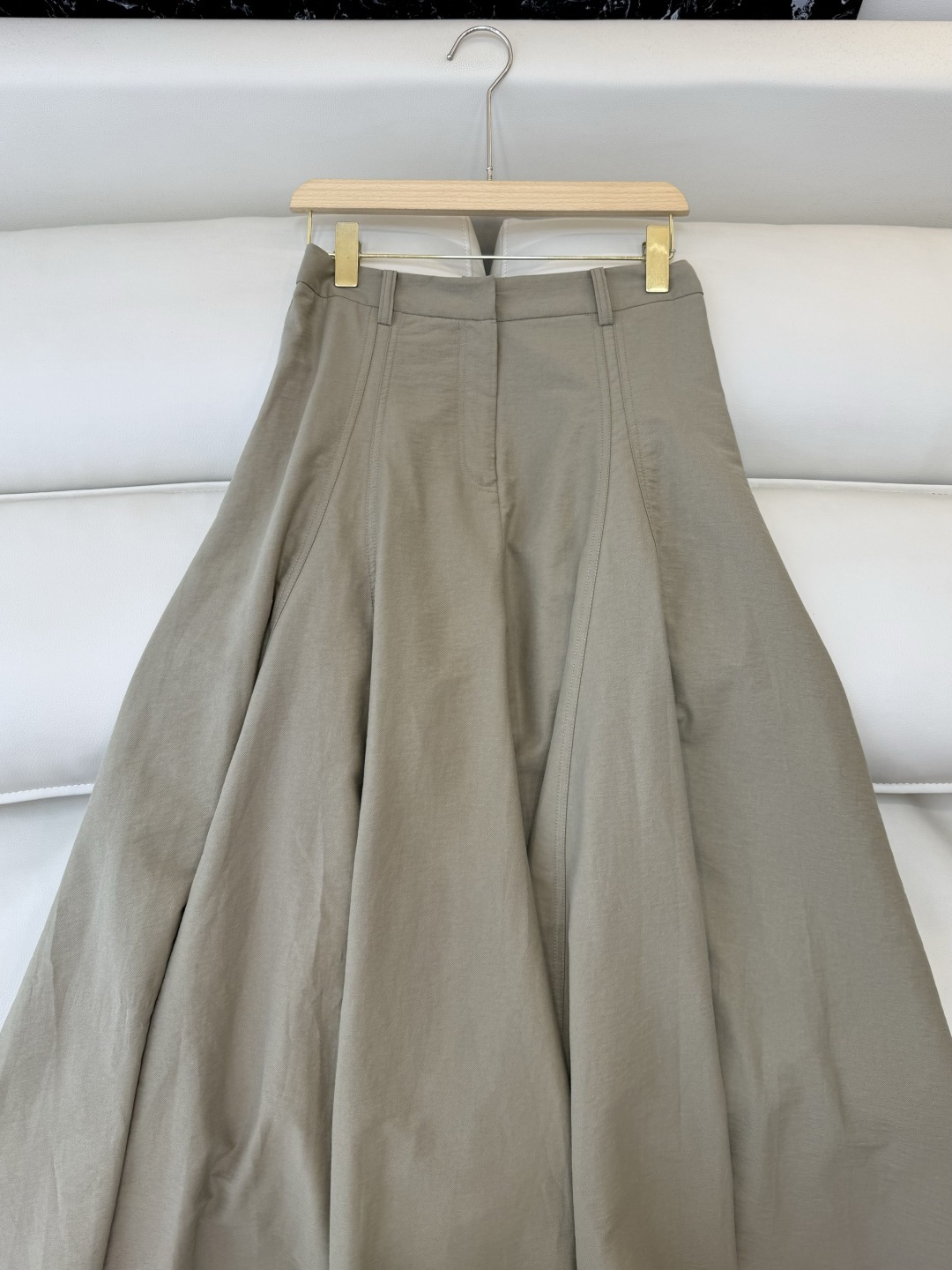 LZ26035#新款半裙🌾BC 顶级版 超级显瘦长半裙 卡其色 白色 SML