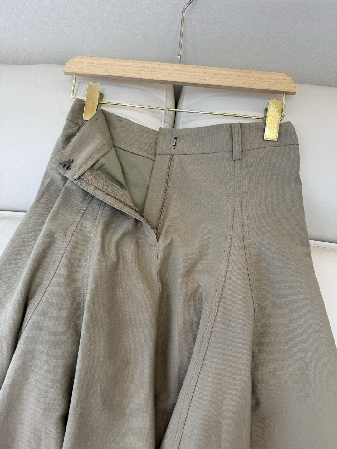 LZ26035#新款半裙🌾BC 顶级版 超级显瘦长半裙 卡其色 白色 SML