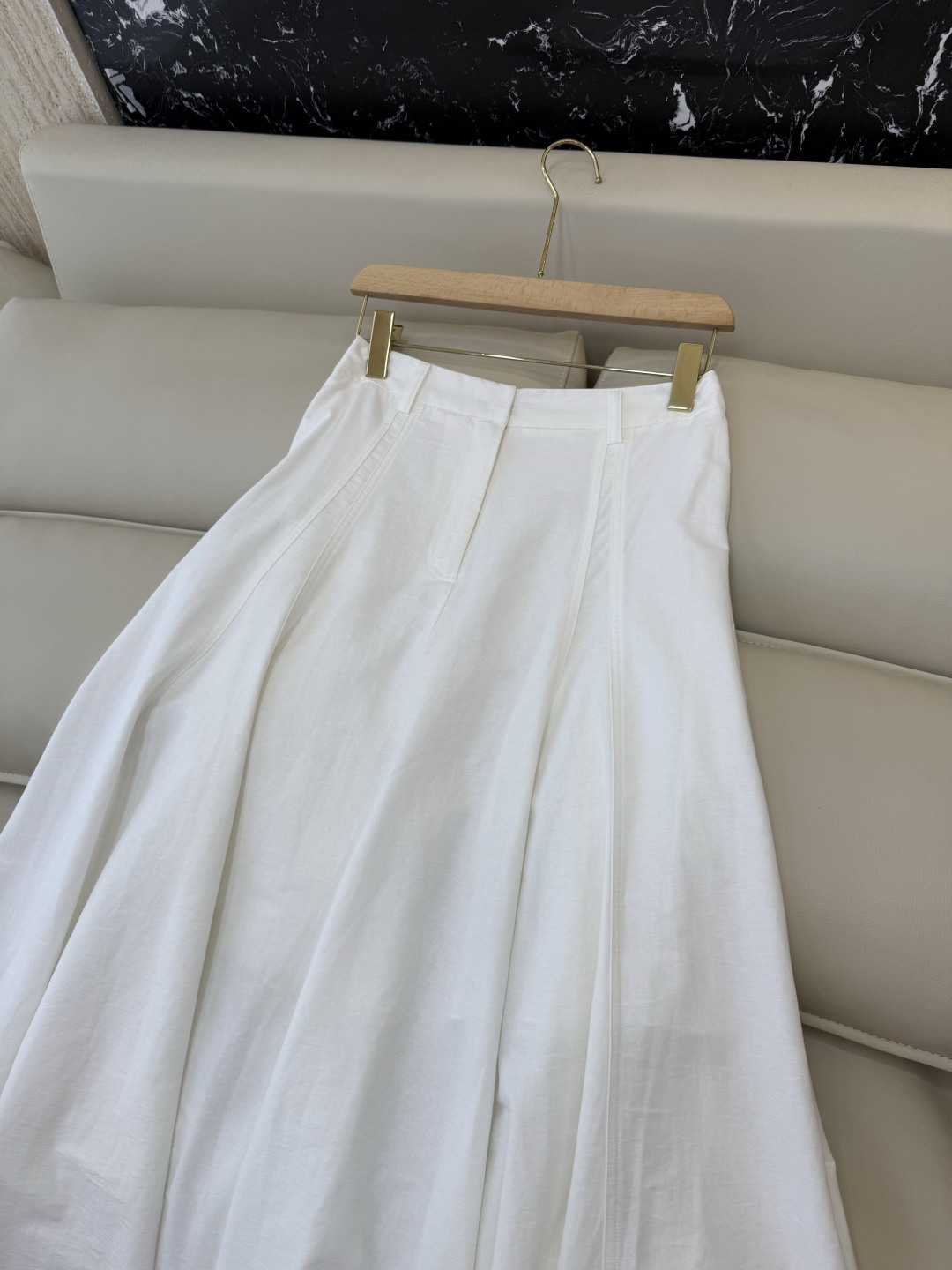 LZ26035#新款半裙🌾BC 顶级版 超级显瘦长半裙 卡其色 白色 SML