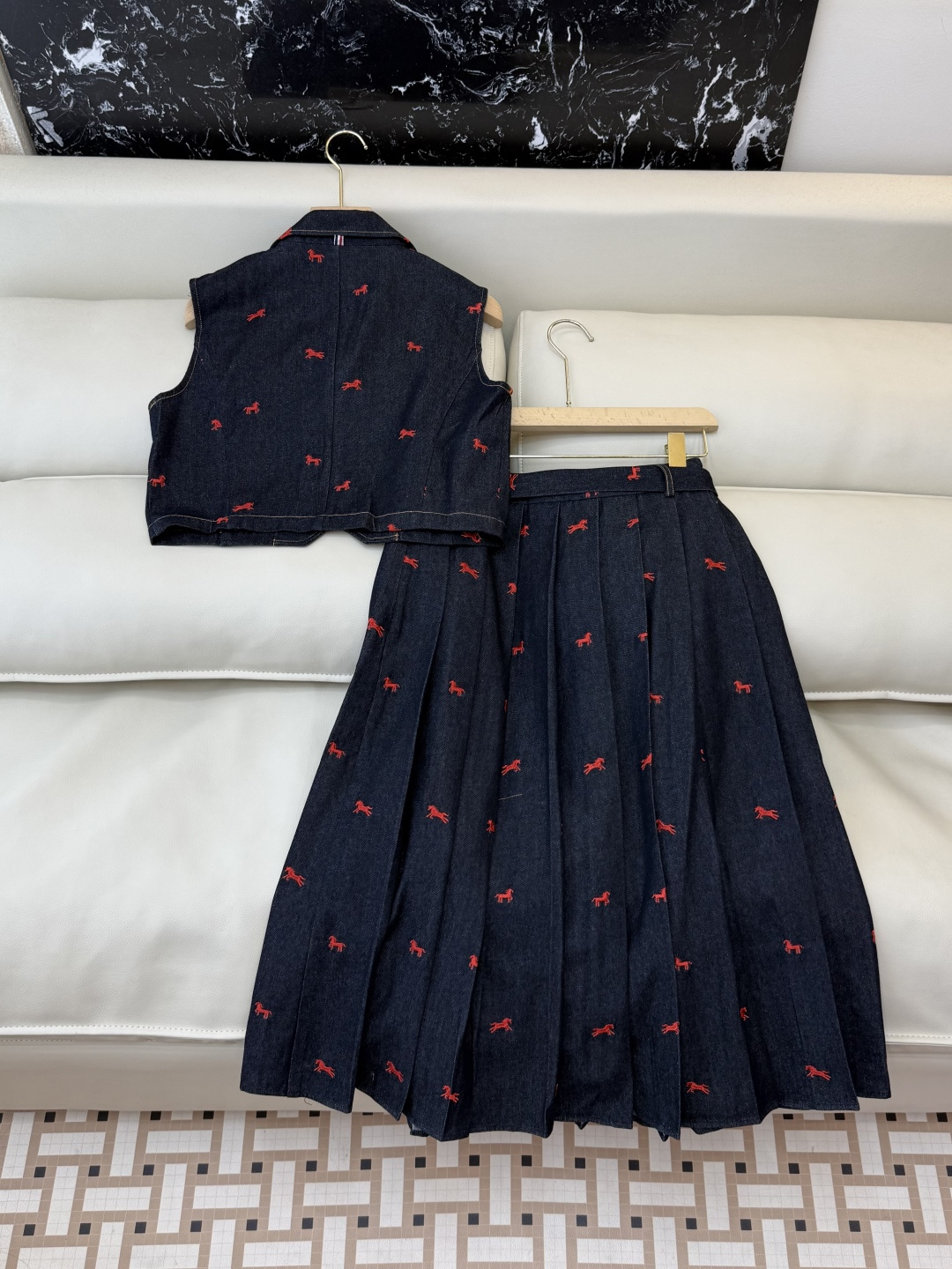 AW030#新款套装P‼️TB 绣花小马 牛仔马甲➕长半裙套装 深蓝色 浅蓝色 SML