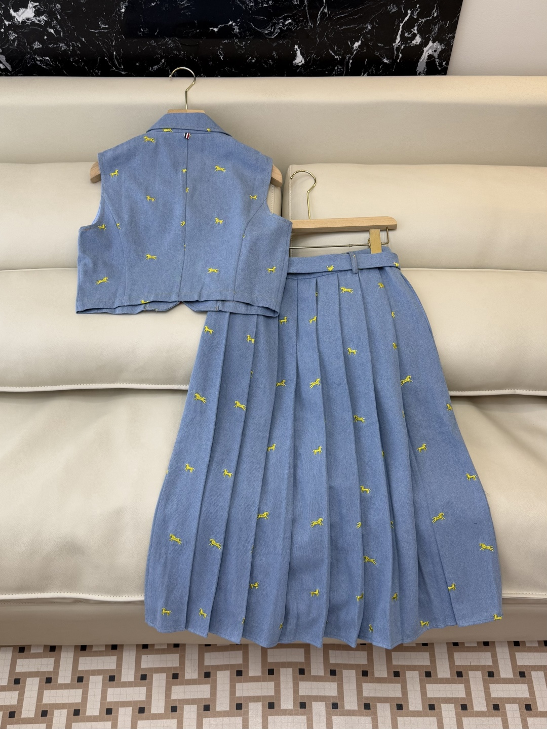 AW030#新款套装P‼️TB 绣花小马 牛仔马甲➕长半裙套装 深蓝色 浅蓝色 SML