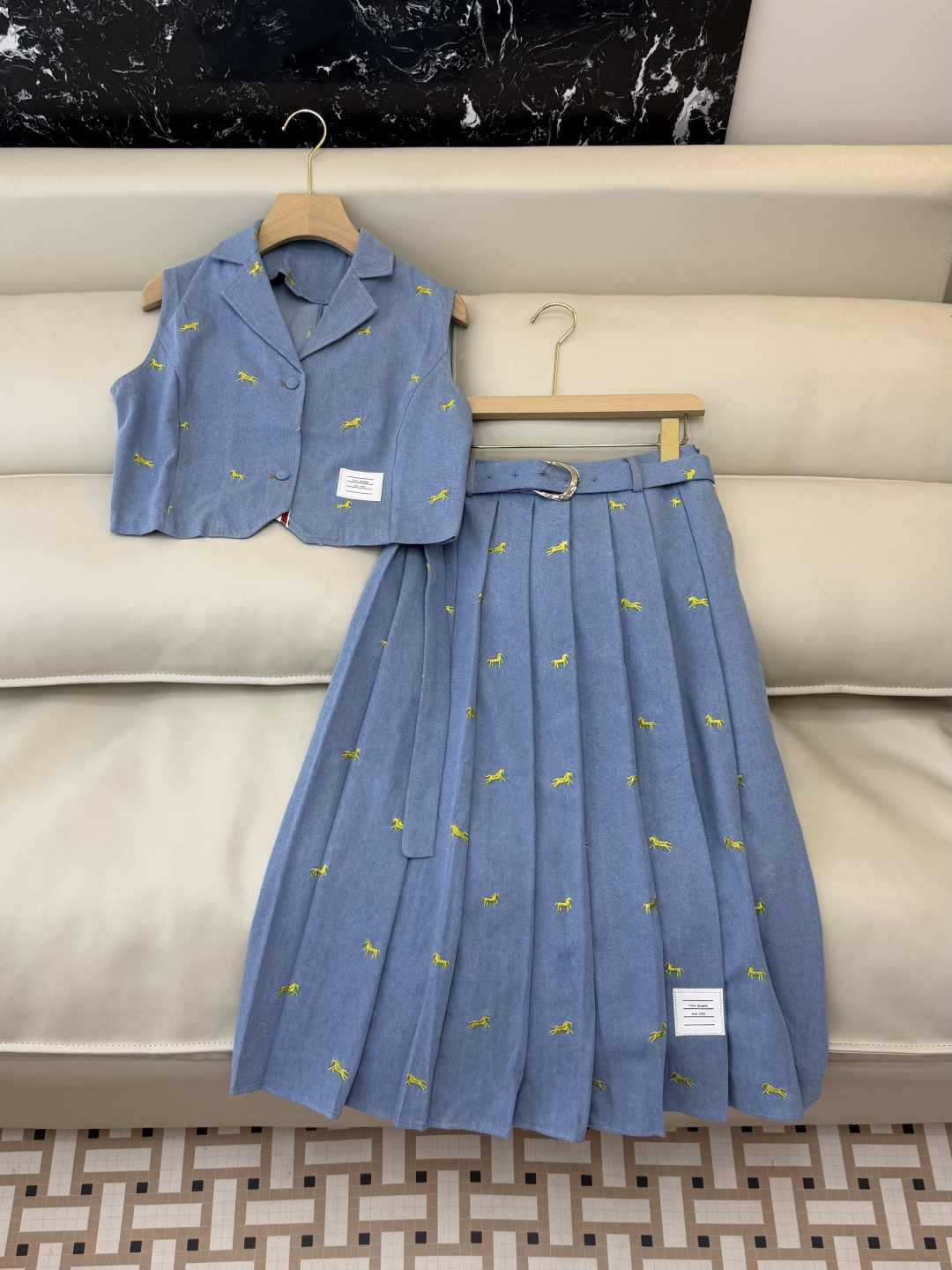AW030#新款套装P‼️TB 绣花小马 牛仔马甲➕长半裙套装 深蓝色 浅蓝色 SML