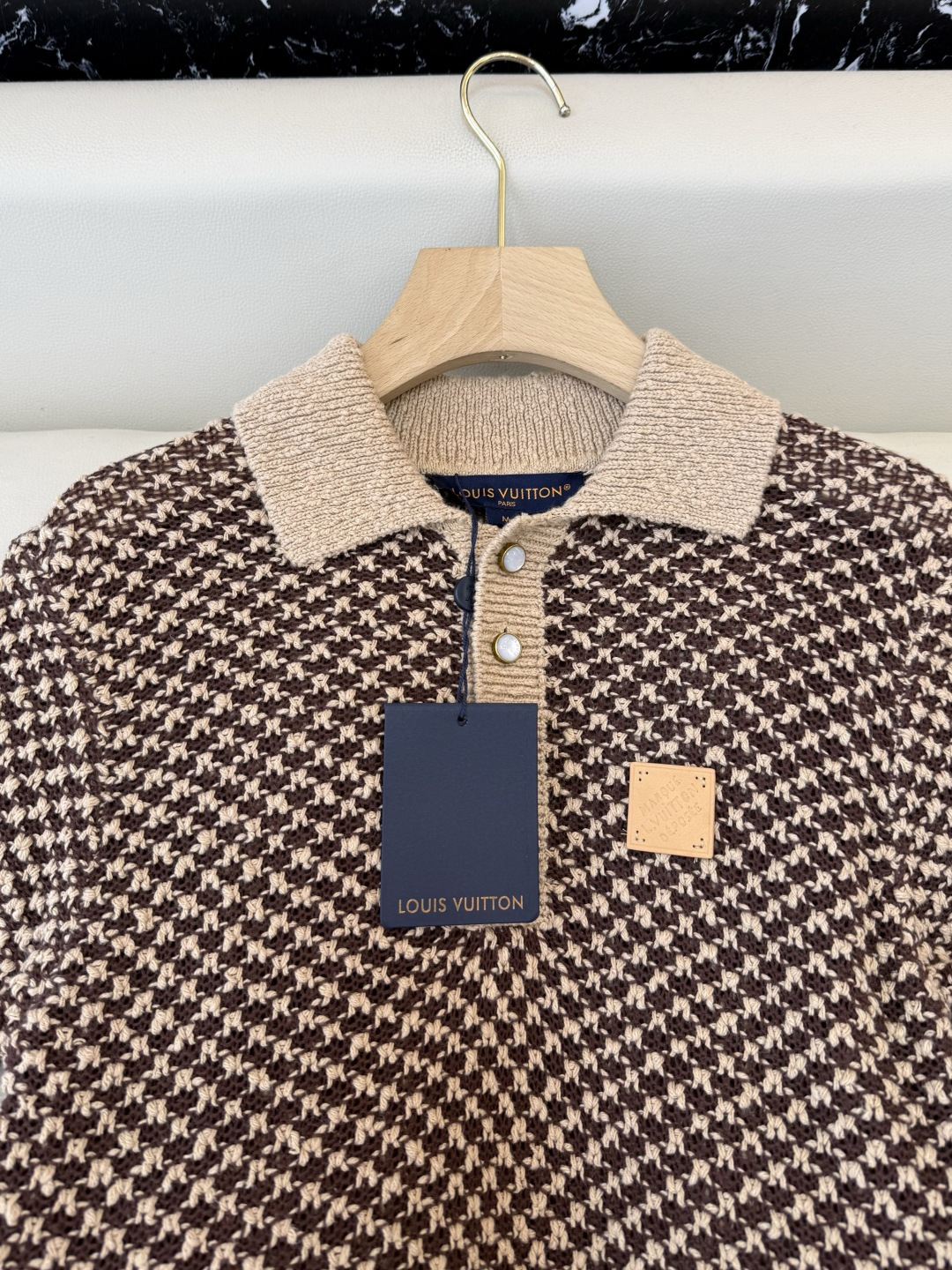 QG0168#新款T恤⚠️特批230‼️L V 金线绣花 polo领 短袖T恤 SML XL