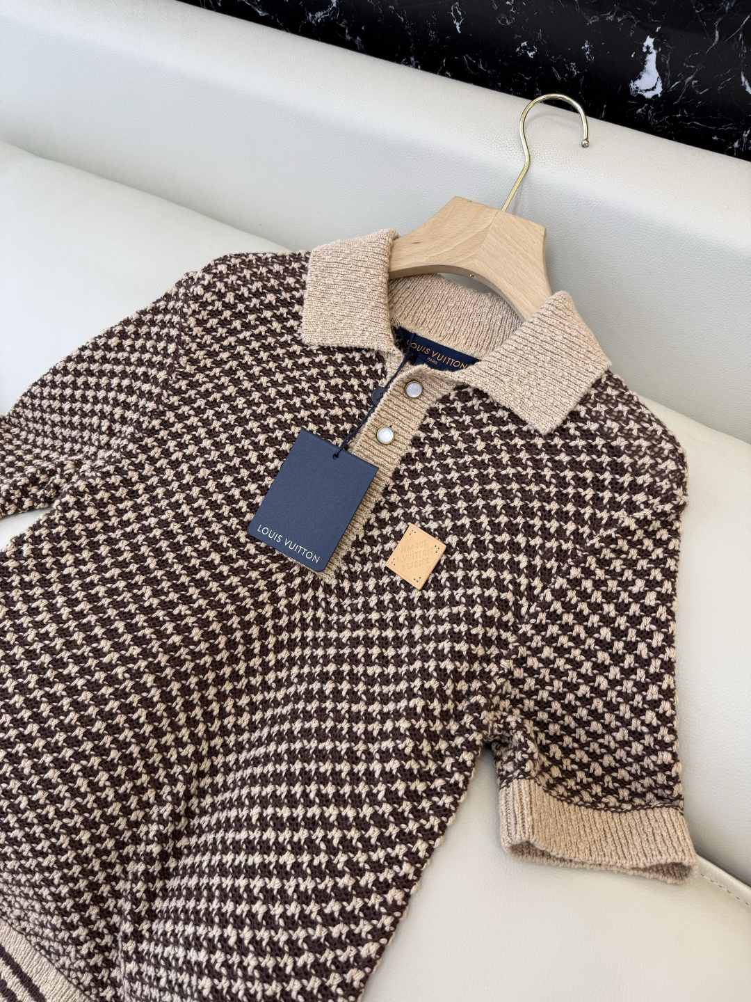 QG0168#新款T恤⚠️特批230‼️L V 金线绣花 polo领 短袖T恤 SML XL