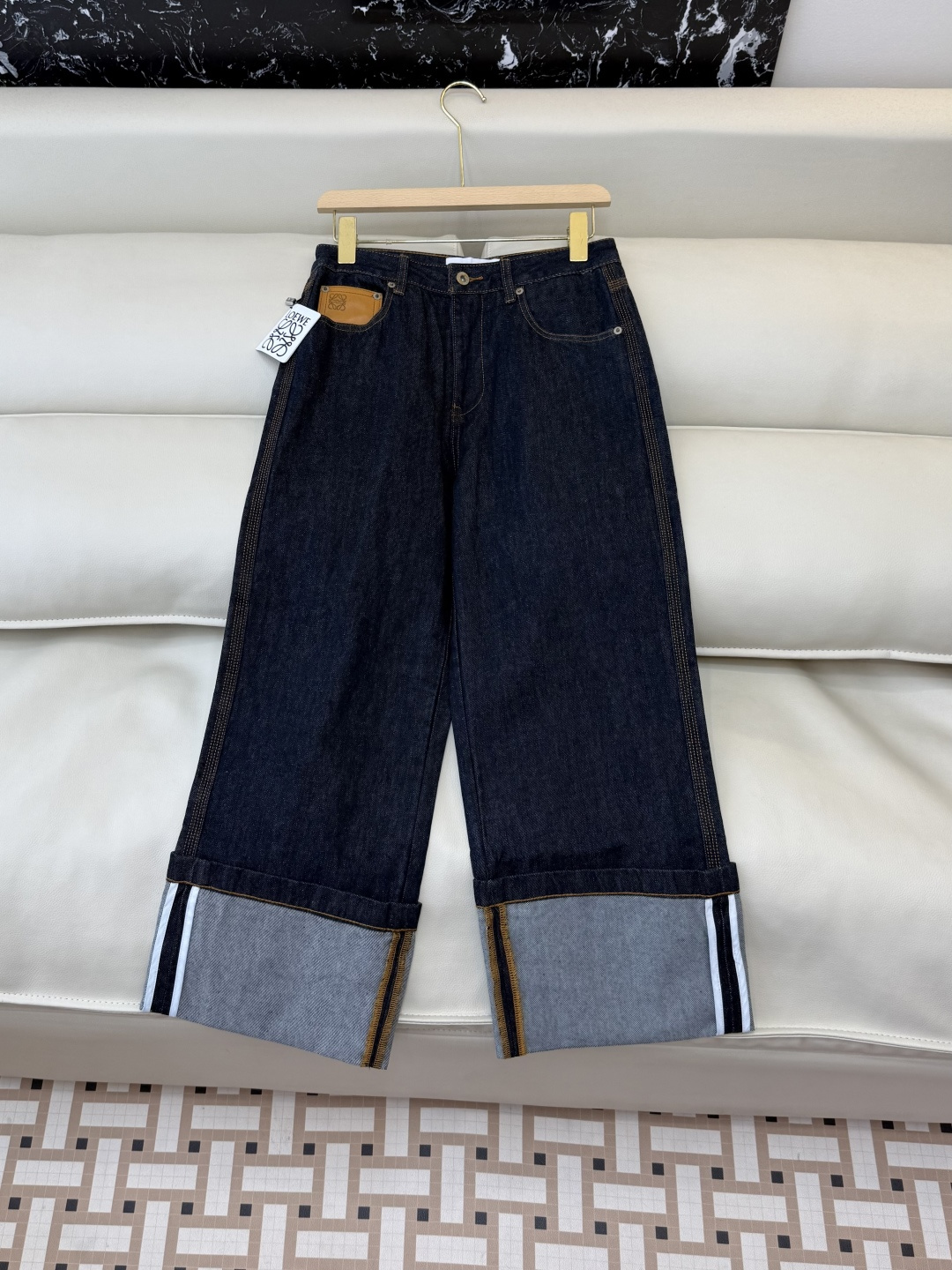 NO:774718,MA027, the highest version on the market, the girl inspects the goods, trims the three marks on the threads, and delivers the goods. You can send pictures and take videos. If you want quality and service, please add me on WeChat. We do not accept urgent orders. New jeans factory Loe* hem washed denim cotton jeans 34/36/38/40/42, Loewe-clothing, loewe, loewe, jeans,19860909MA027市面最高版本小妹验货、修剪线头上三标、发货可发图及拍视频,要品质要服务的加我微信,不接急单.新款牛仔裤工厂 Loe* 折边 水洗牛仔棉牛仔裤 34/36/38/40/42,罗意威-服装,loewe,loewe,jeans,,Women's clothing