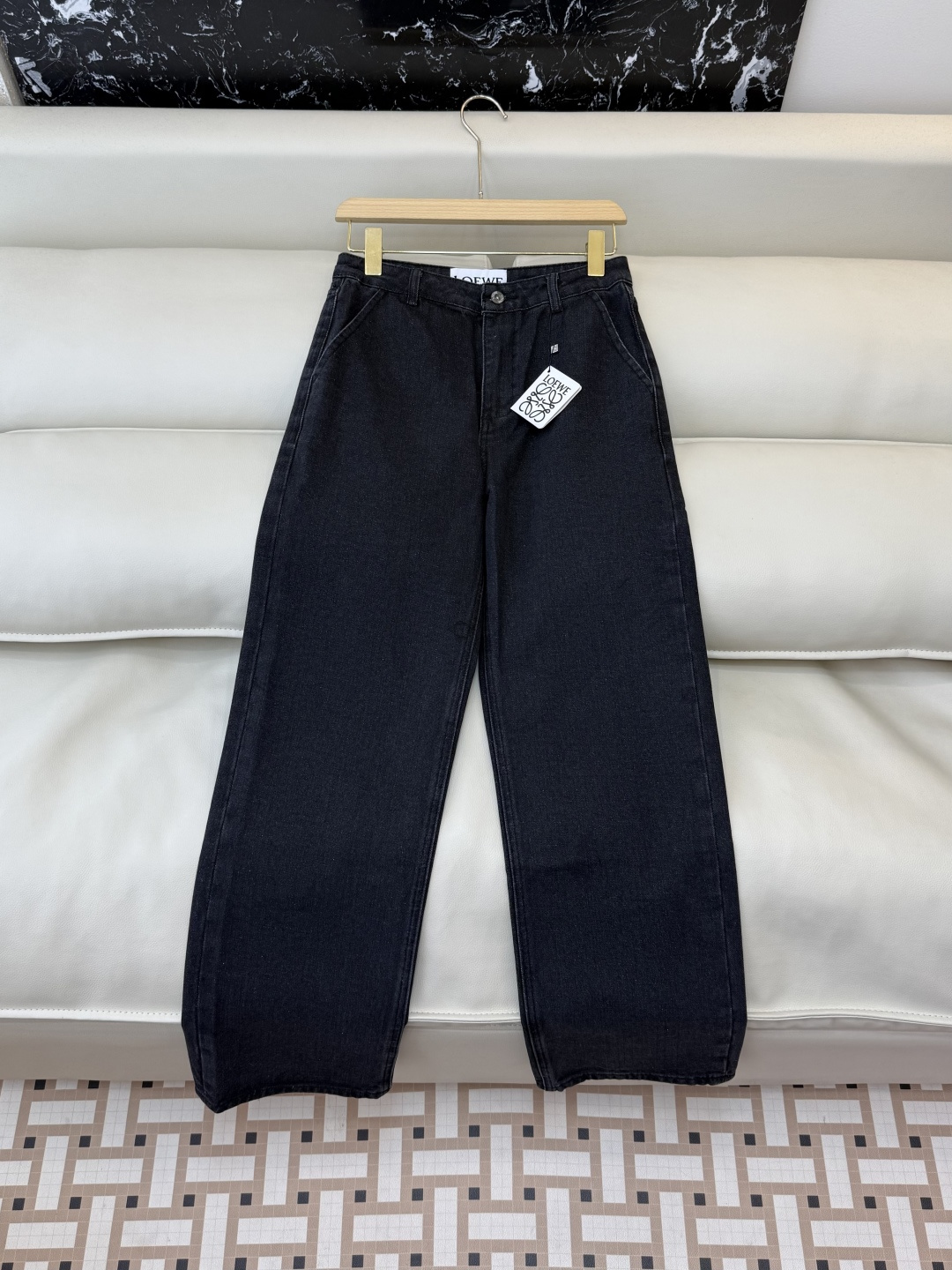 NO:774698,MA026, the highest version on the market, the girl inspects the goods, trims the three marks on the thread, and delivers the goods. You can send pictures and take videos. If you want quality or service, add me on WeChat. We do not accept urgent orders. New jeans factory Loe* washed denim cotton jeans 34/36/38/40/42, Loewe-clothing, loewe, loewe, jeans,19860909MA026市面最高版本小妹验货、修剪线头上三标、发货可发图及拍视频,要品质要服务的加我微信,不接急单.新款牛仔裤工厂 Loe* 水洗牛仔棉牛仔裤 34/36/38/40/42,罗意威-服装,loewe,loewe,jeans,,Women's clothing