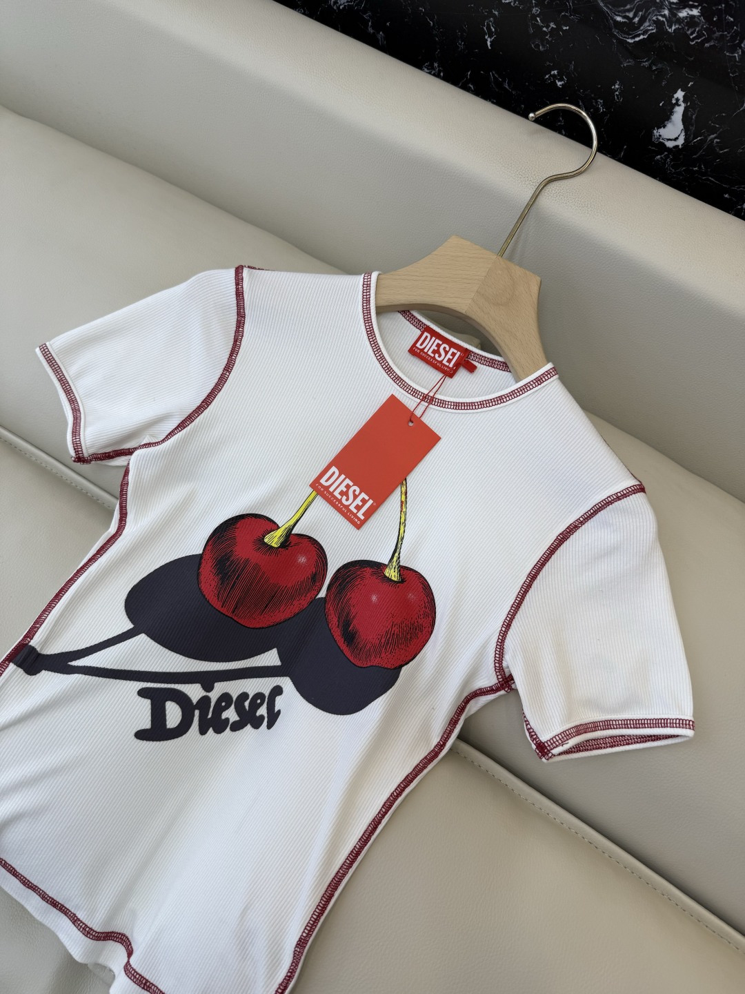 QG0170#新款T恤‼️DIE 超级显瘦 印花 樱桃🍒 短袖T恤 白色 黑色 SML