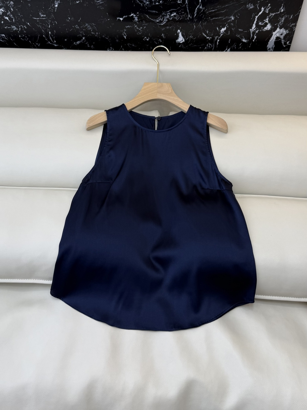 NO:791232,LZ26010#New style vest top BC 96 silk sleeveless vest top versatile top three colors SML,,real silk,19860909LZ26010#新款背心上衣 BC 96 真丝 无袖背心上衣 百搭上衣 三色 SML,,real silk,,Women's clothing