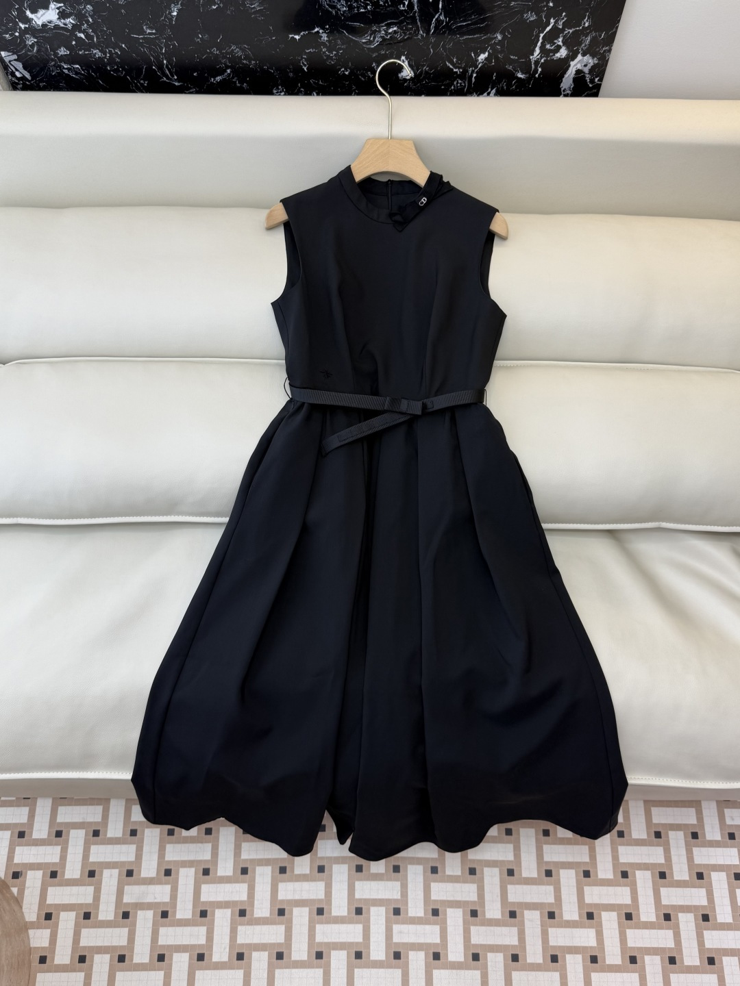 NO:791204,AW037#New dress factory Dio* slim sleeveless dress black white SML,,dior,skirts,19860909AW037#新款连衣裙工厂 Dio* 显瘦 无袖 连衣裙 黑色 白色 SML,,dior,skirts,,Women's clothing