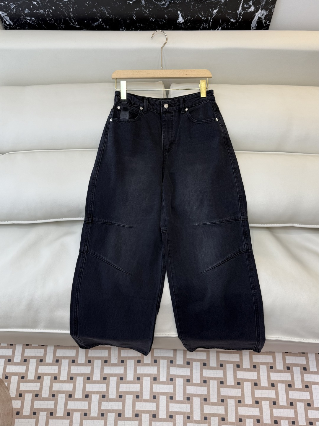NO:791216,AW032# new jeans factory Loe* jeans light blue black 26-30,,loewe,jeans,19860909AW032#新款牛仔裤工厂 Loe* 牛仔裤 浅蓝色 黑色 26-30,,loewe,jeans,,Women's clothing