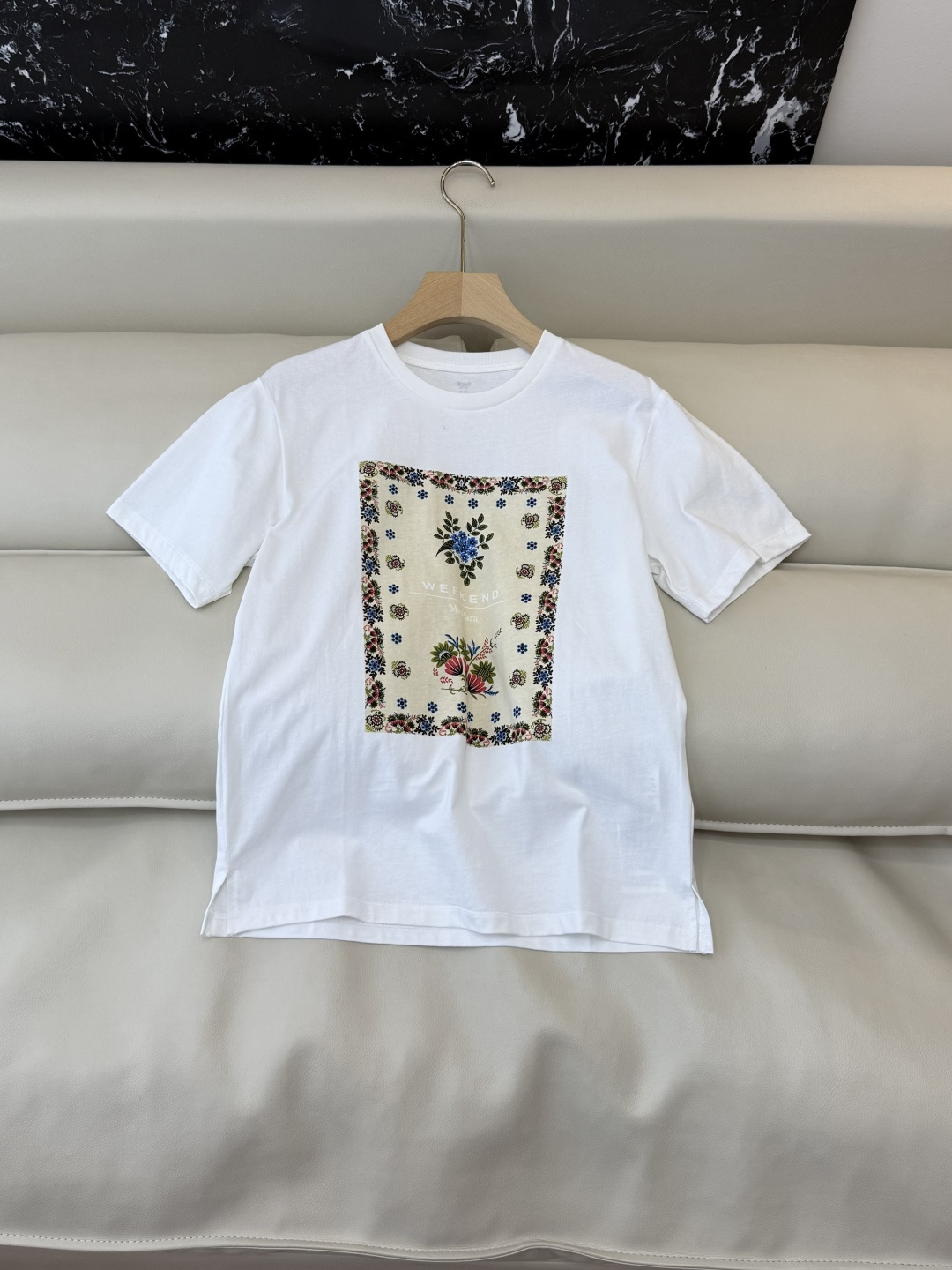 NO:777958,CK066, the highest version on the market, will inspect the goods, trim the three marks on the threads, and ship the goods. You can send pictures and take videos. If you want quality or service, please add me on WeChat. We will not accept urgent orders. Factory Max weekend printed letter logo short-sleeved T-shirt SML, Maxmara-clothing, T-shirt, tees, t-shirt,19860909CK066市面最高版本小妹验货、修剪线头上三标、发货可发图及拍视频,要品质要服务的加我微信,不接急单.工厂 Max weekend 印花字母logo 短袖T恤 SML,麦丝玛拉-服装,T-shirt,tees，t-shirt,,Women's clothing