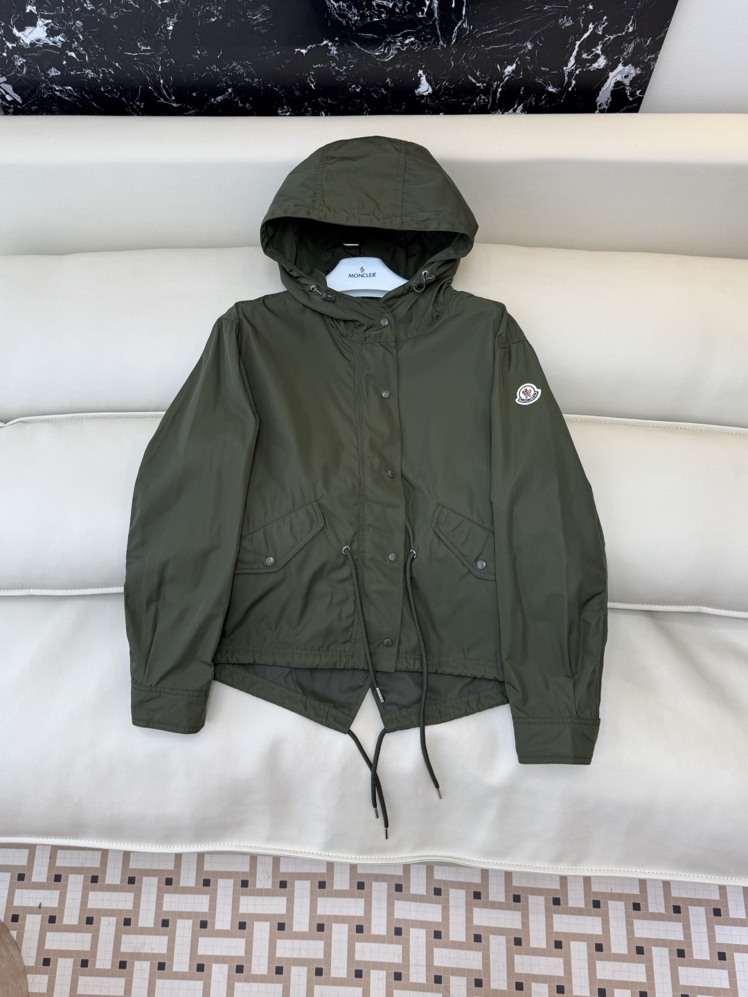 NO:779596,M2397, the highest version on the market, the girl inspects the goods, trims the three marks on the thread, and delivers pictures and videos. If you want quality and service, please add me on WeChat. We will not accept urgent orders. New coat P Mon, top version, windproof, hooded, short, coat and windbreaker, military green, black, size 1-2-3, muzzle-clothing, Moncler, jackets & coats, hats,19860909M2397市面最高版本小妹验货、修剪线头上三标、发货可发图及拍视频,要品质要服务的加我微信,不接急单.新款外套P Mon 顶级版 防风 带帽 短款 外套风衣 军绿色 黑色 1-2-3码,蒙口-服装,Moncler,jackets & coats,hats,,Women's clothing