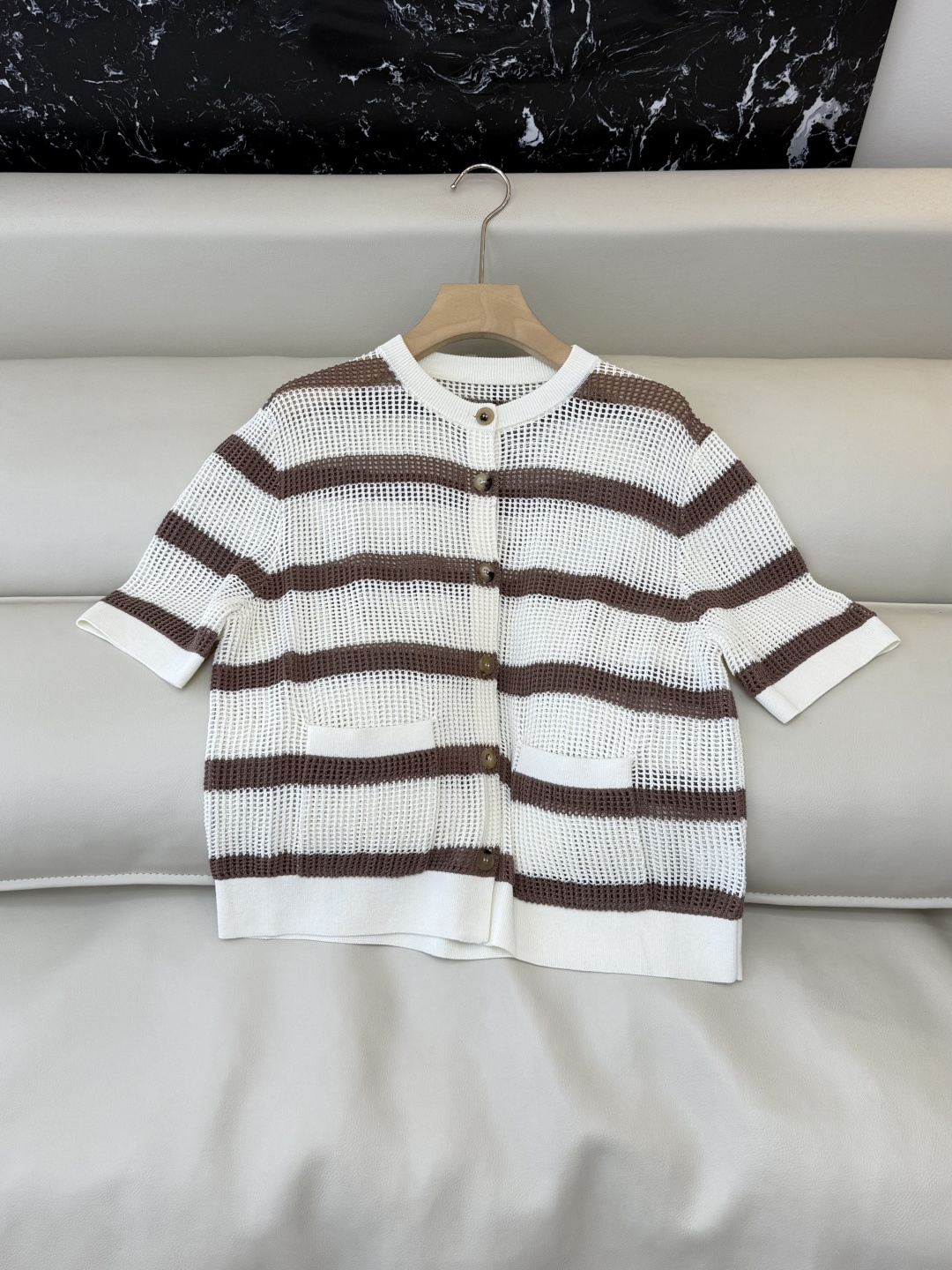 NO:774726,YB276, the highest version on the market, the girl will inspect the goods, trim the three marks on the thread, and ship the goods. You can send pictures and take videos. If you want quality or service, please add me on WeChat. We will not accept urgent orders. New knitting factory Bc mesh knitted striped short-sleeved cardigan two colors SML, women's clothing, T-shirt,19860909YB276市面最高版本小妹验货、修剪线头上三标、发货可发图及拍视频,要品质要服务的加我微信,不接急单.新款针织工厂 Bc 网眼针织 条纹短袖开衫 两色 SML,女装,T-shirt,,Women's clothing