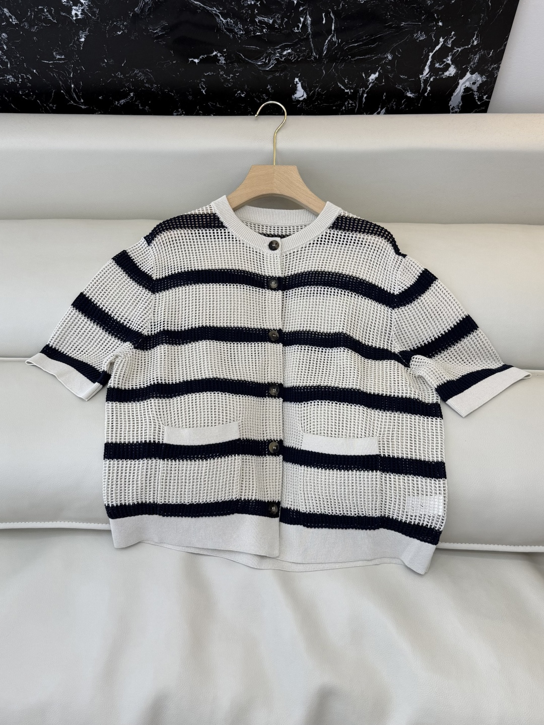 NO:774716,YB276, the highest version on the market, the girl will inspect the goods, trim the three marks on the thread, and ship the goods. You can send pictures and take videos. If you want quality or service, please add me on WeChat. We will not accept urgent orders. New knitting factory Bc mesh knitted striped short-sleeved cardigan two colors SML, women's clothing, T-shirt,19860909YB276市面最高版本小妹验货、修剪线头上三标、发货可发图及拍视频,要品质要服务的加我微信,不接急单.新款针织工厂 Bc 网眼针织 条纹短袖开衫 两色 SML,女装,T-shirt,,Women's clothing