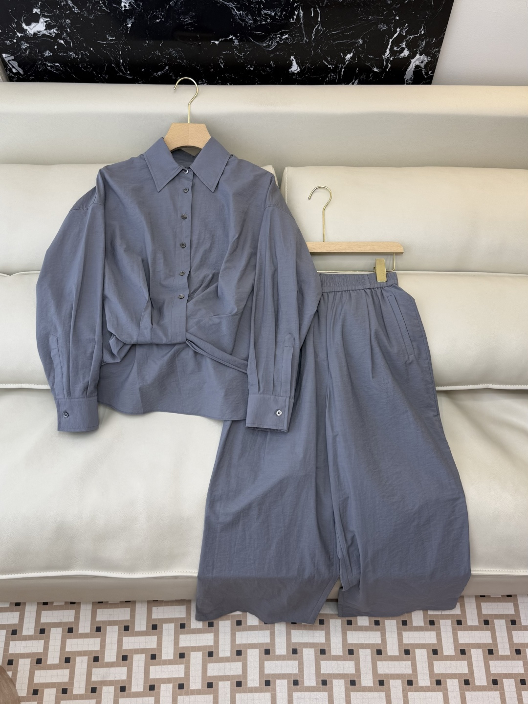 NO:793768,QD805276#New set BC top version knot 78 cotton long-sleeved shirt trousers suit blue gray beige SMLXL,,shirts,19860909QD805276#新款套装 BC 顶级版 纽结78 棉 长袖衬衫长裤 套装 蓝灰色 米杏色 SMLXL,,shirts,,Women's clothing