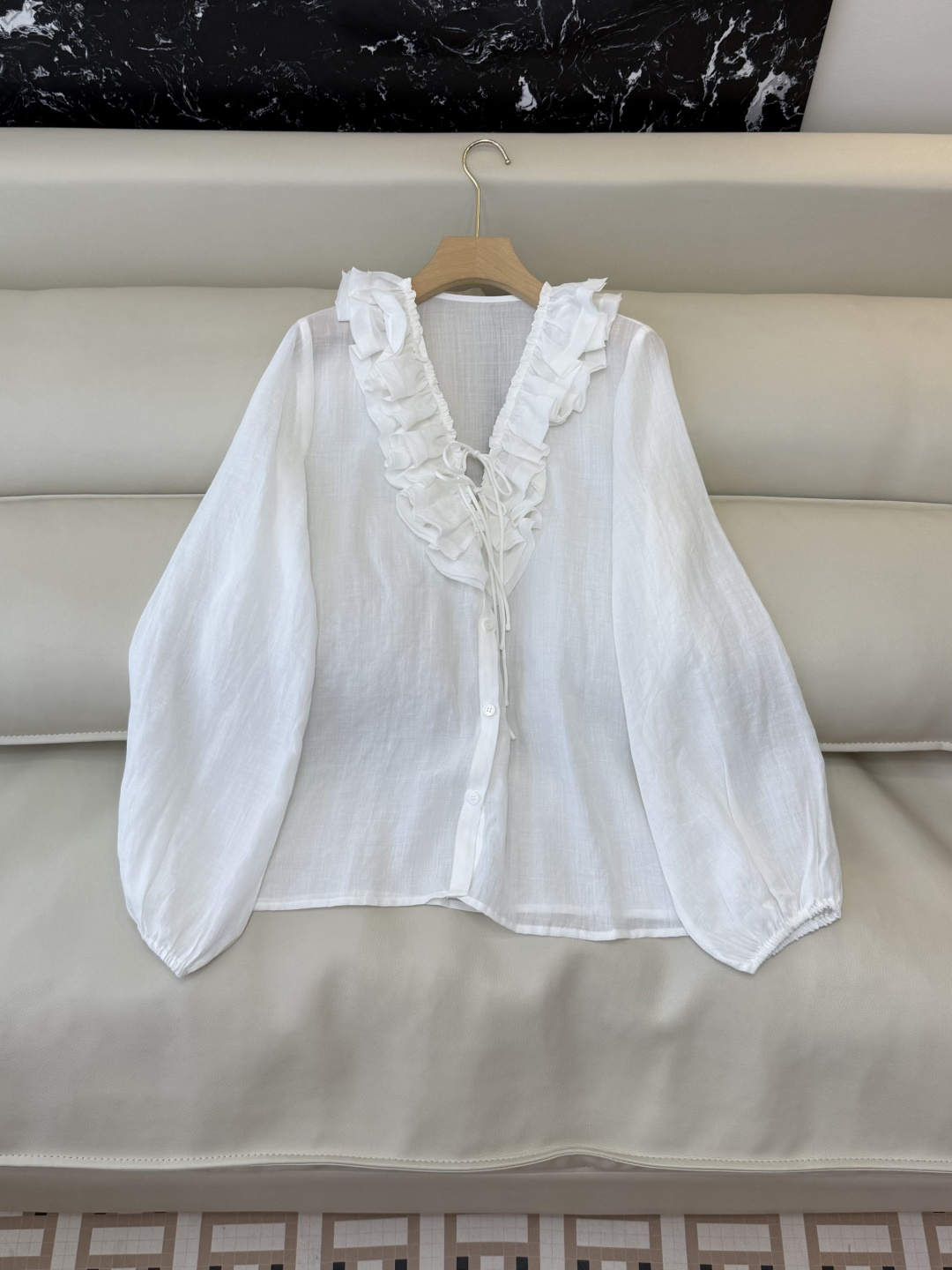 NO:777934,LH016, the highest version on the market, the girl inspects the goods, trims the three marks on the threads, and delivers the goods. You can send pictures and take videos. If you want quality or service, please add me on WeChat. We will not accept urgent orders. New top factory ES linen ruffled embroidered lace long-sleeved top blue white SML, women's clothing,19860909LH016市面最高版本小妹验货、修剪线头上三标、发货可发图及拍视频,要品质要服务的加我微信,不接急单.新款上衣工厂 ES 麻 荷叶边绣花花边长袖 上衣 蓝色 白色 SML,女装,,Women's clothing