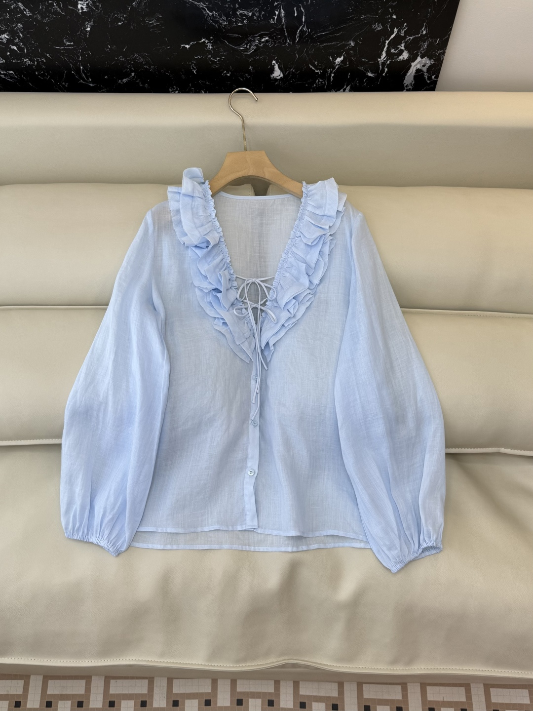 NO:777930,LH016, the highest version on the market, the girl inspects the goods, trims the three marks on the threads, and delivers the goods. You can send pictures and take videos. If you want quality or service, please add me on WeChat. We will not accept urgent orders. New top factory ES linen ruffled embroidered lace long-sleeved top blue white SML, women's clothing,19860909LH016市面最高版本小妹验货、修剪线头上三标、发货可发图及拍视频,要品质要服务的加我微信,不接急单.新款上衣工厂 ES 麻 荷叶边绣花花边长袖 上衣 蓝色 白色 SML,女装,,Women's clothing