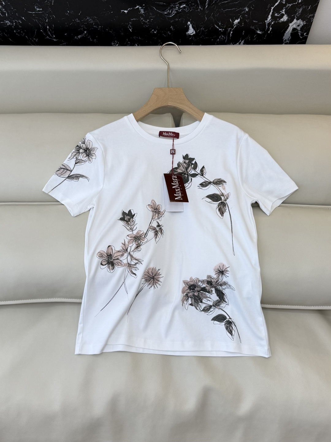 NO:778481,QG0171 The highest version on the market. The girl inspects the goods, trims the three marks on the thread, and delivers the goods. You can send pictures and take videos. If you want quality or service, please add me on WeChat. We will not accept urgent orders. New T-shirt MAX top version hand-painted printing short-sleeved T-shirt SML, women's clothing, T-shirt, tees, t-shirt,19860909QG0171市面最高版本小妹验货、修剪线头上三标、发货可发图及拍视频,要品质要服务的加我微信,不接急单.新款T恤 MAx 顶级版 手绘印花 短袖T恤 SML,女装,T-shirt,tees，t-shirt,,Women's clothing