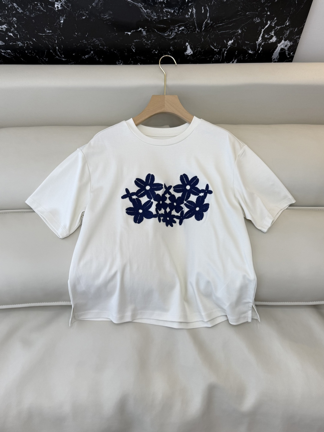 NO:778473,CK070, the highest version on the market, will inspect the goods, trim the three marks on the threads, and ship the goods. You can send pictures and take videos. If you want quality or service, add me on WeChat. We do not accept urgent orders. New T-shirt factory Max weekend Blue Star Flower Embroidery Short-sleeved T-shirt White SML, women's clothing, T-shirt, tees, t-shirt,19860909CK070市面最高版本小妹验货、修剪线头上三标、发货可发图及拍视频,要品质要服务的加我微信,不接急单.新款T恤工厂 Max weekend 蓝星花 绣花 短袖T恤 白色 SML,女装,T-shirt,tees，t-shirt,,Women's clothing